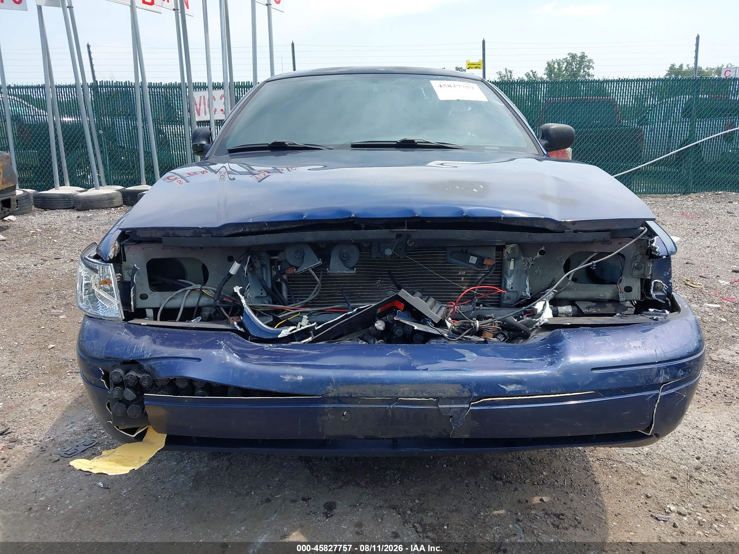 2005 Ford Crown Victoria Police Blue vin: 2FAFP71W95X158577