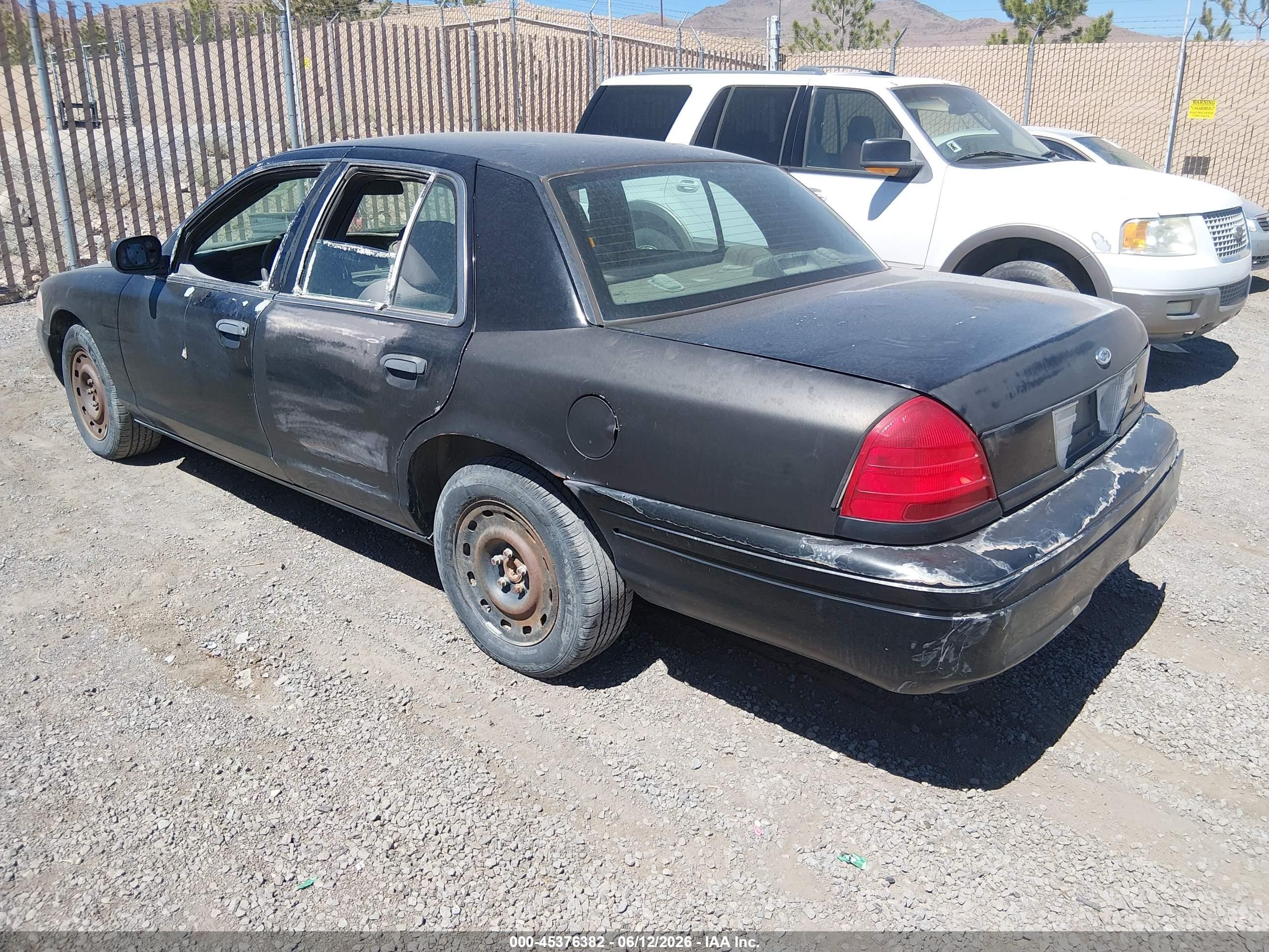 2004 Ford Crown Victoria Police Black vin: 2FAFP71WX4X158750