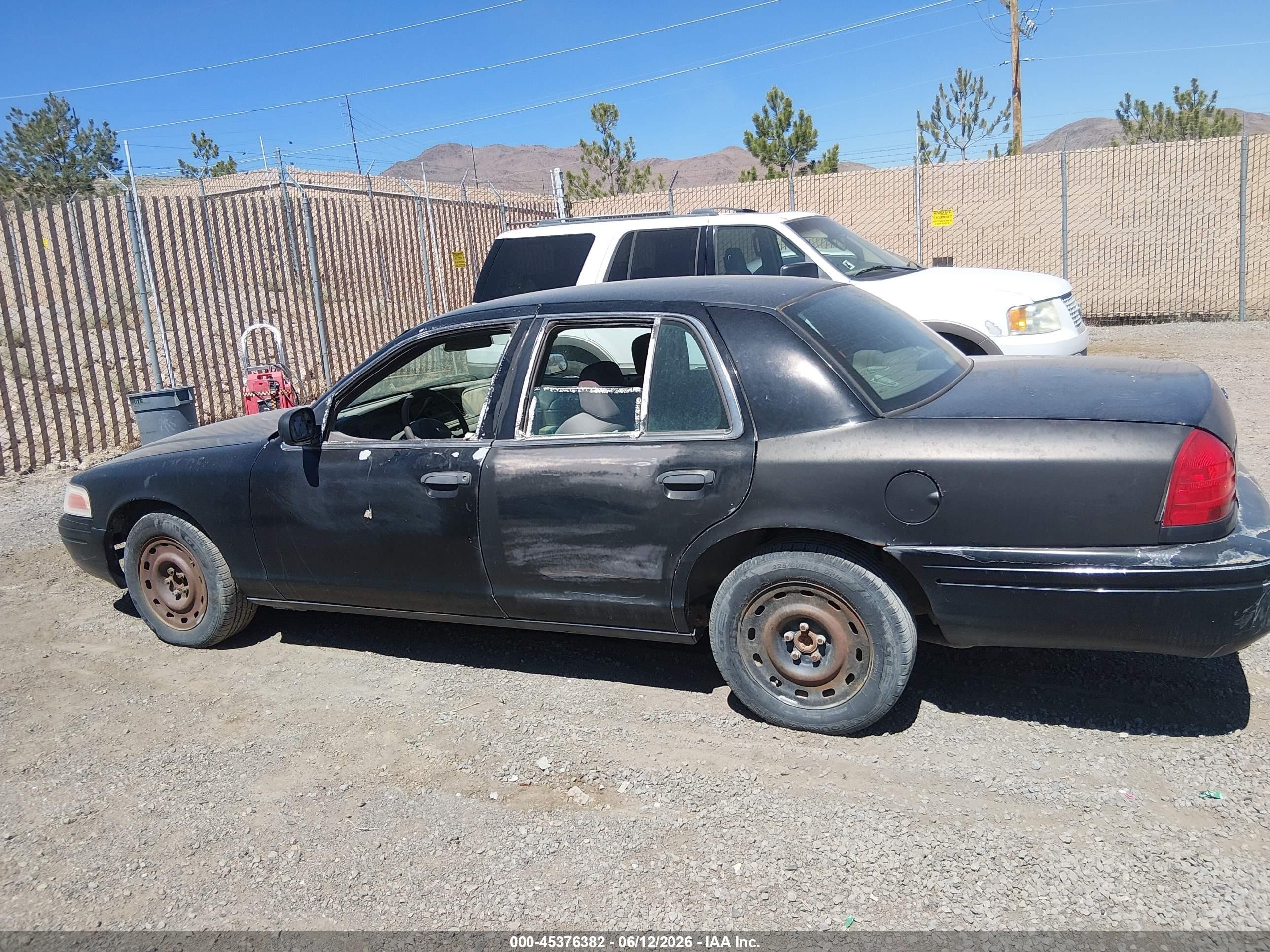 2004 Ford Crown Victoria Police Black vin: 2FAFP71WX4X158750