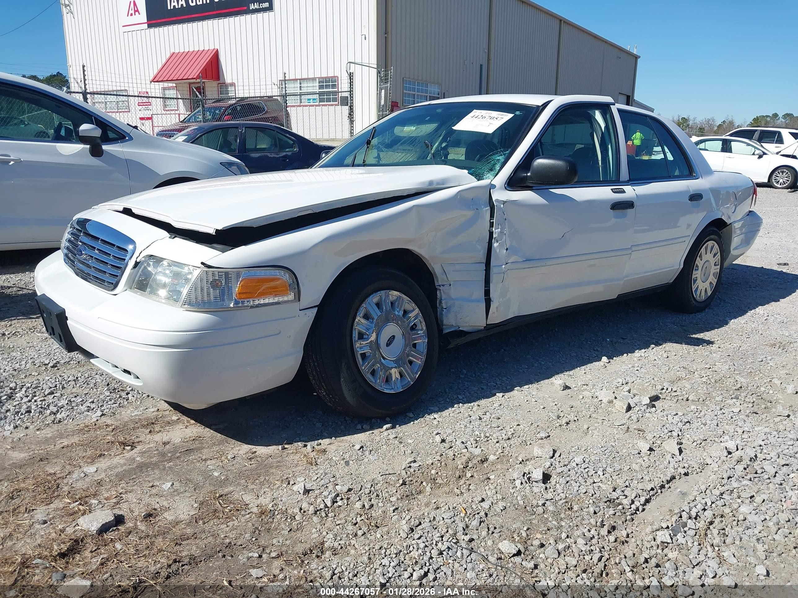 2007 Ford Crown Victoria Standard Белый vin: 2FAFP73V87X116862