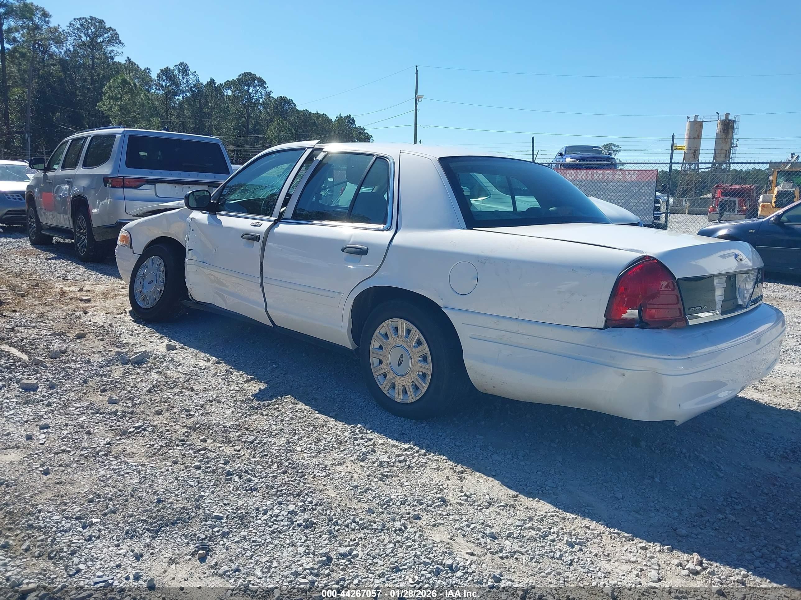 2007 Ford Crown Victoria Standard Белый vin: 2FAFP73V87X116862