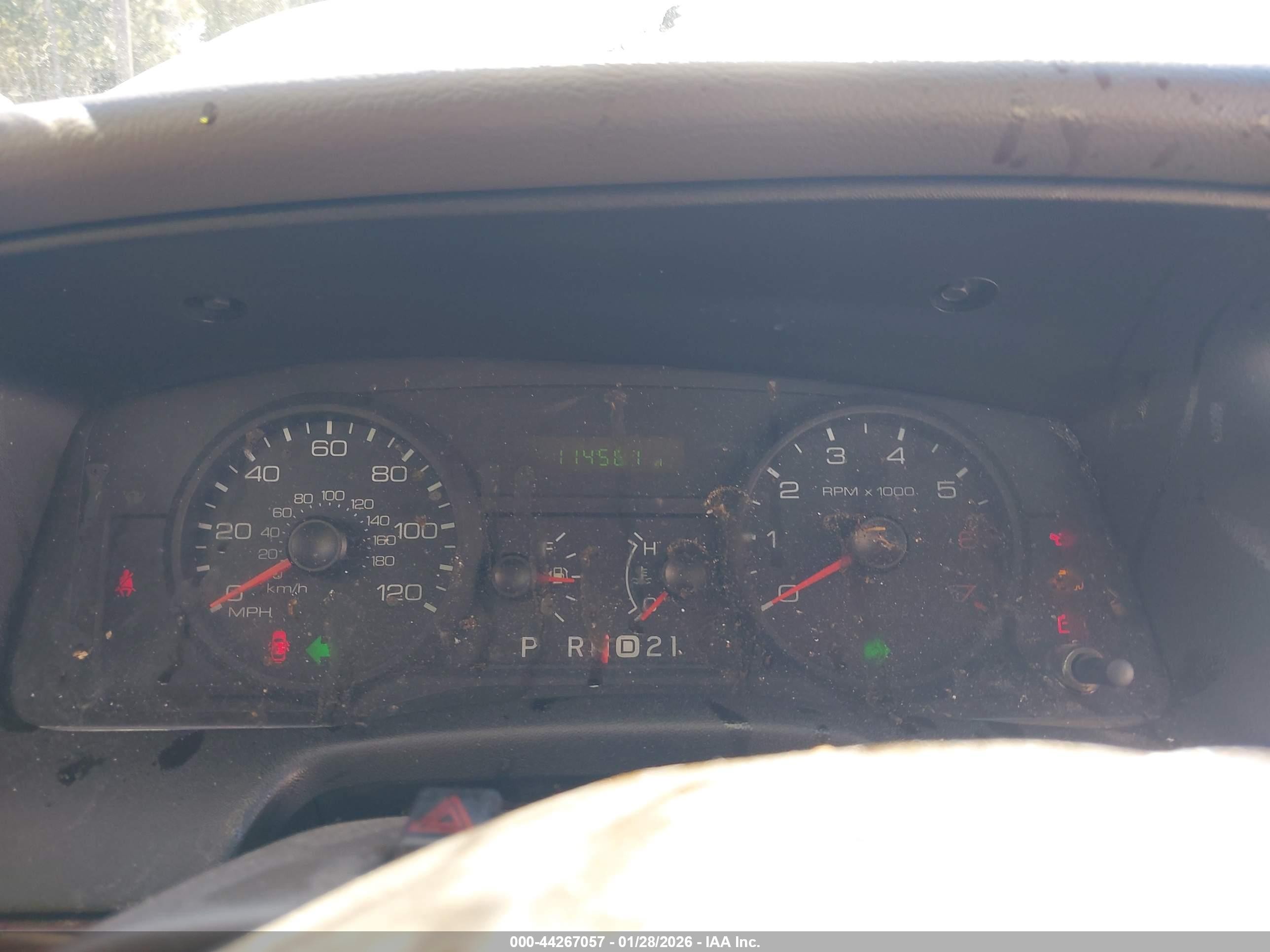 2007 Ford Crown Victoria Standard Белый vin: 2FAFP73V87X116862