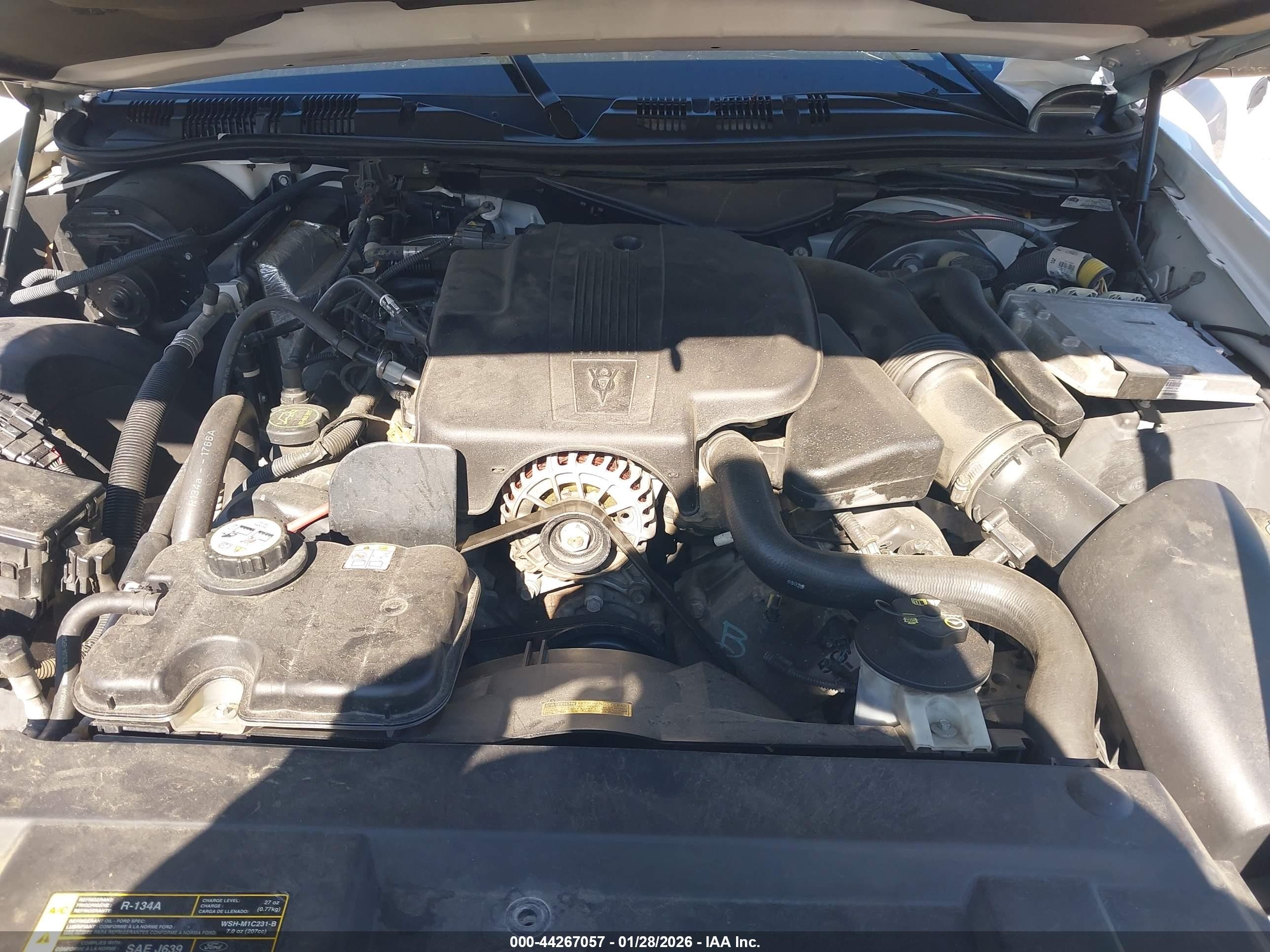 2007 Ford Crown Victoria Standard Белый vin: 2FAFP73V87X116862