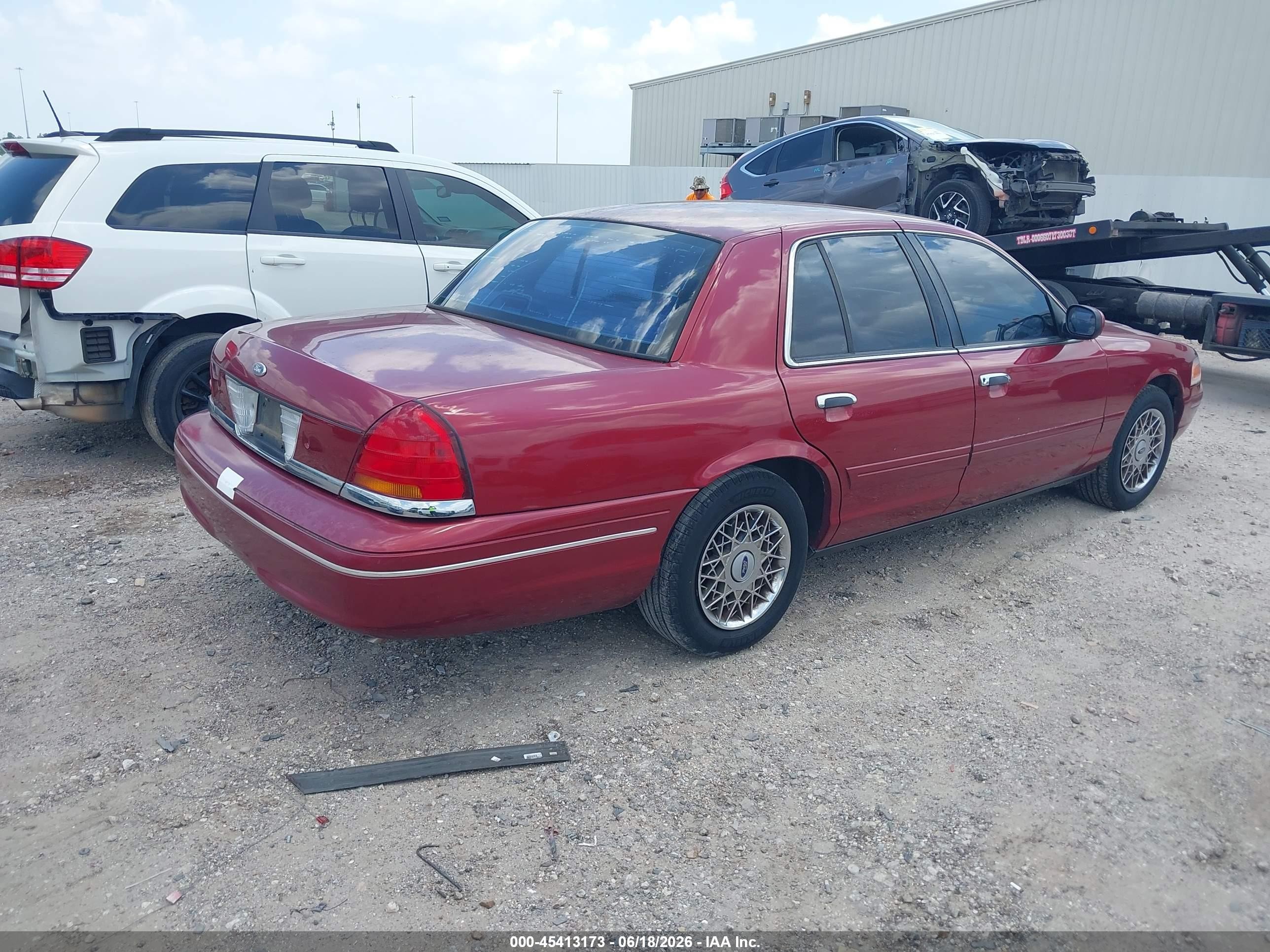 2002 Ford Crown Victoria Standard Red vin: 2FAFP73W02X111513