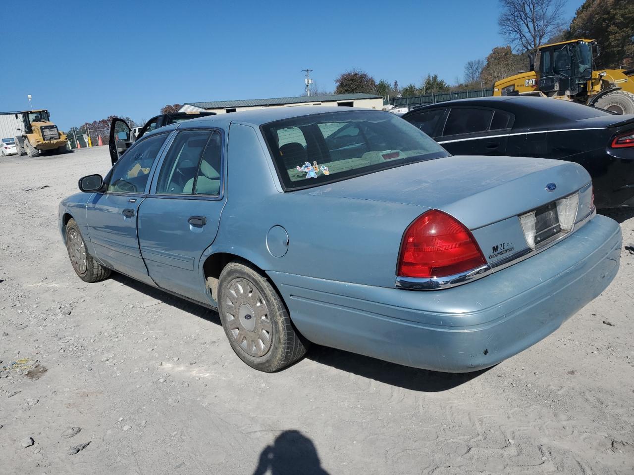 2004 Ford Crown Victoria Blue vin: 2FAFP73W14X114178