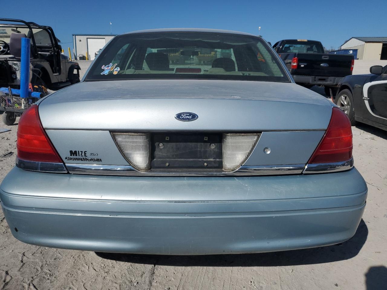 2004 Ford Crown Victoria Blue vin: 2FAFP73W14X114178