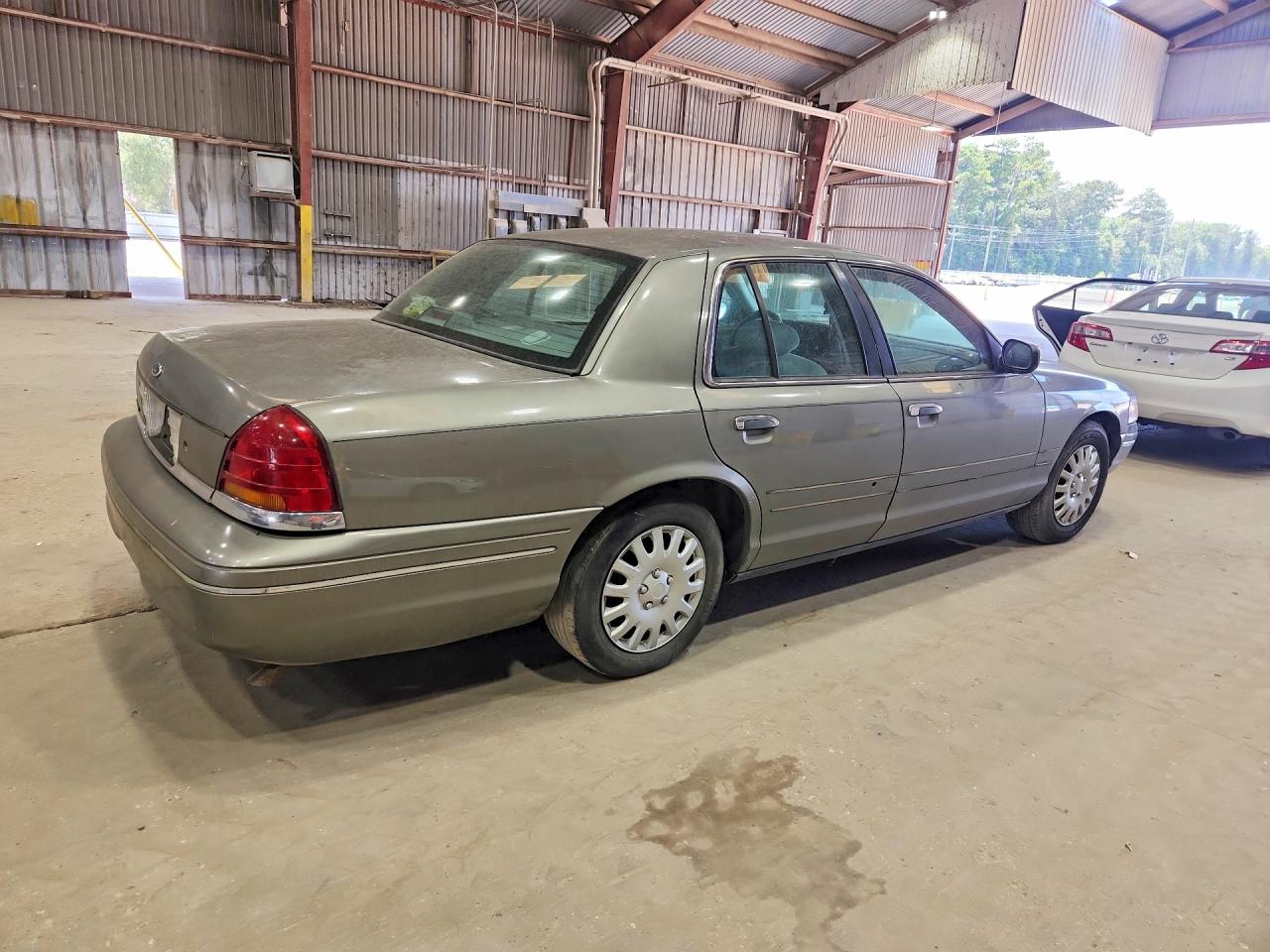 2001 Ford Crown Victoria Green vin: 2FAFP73W21X124942