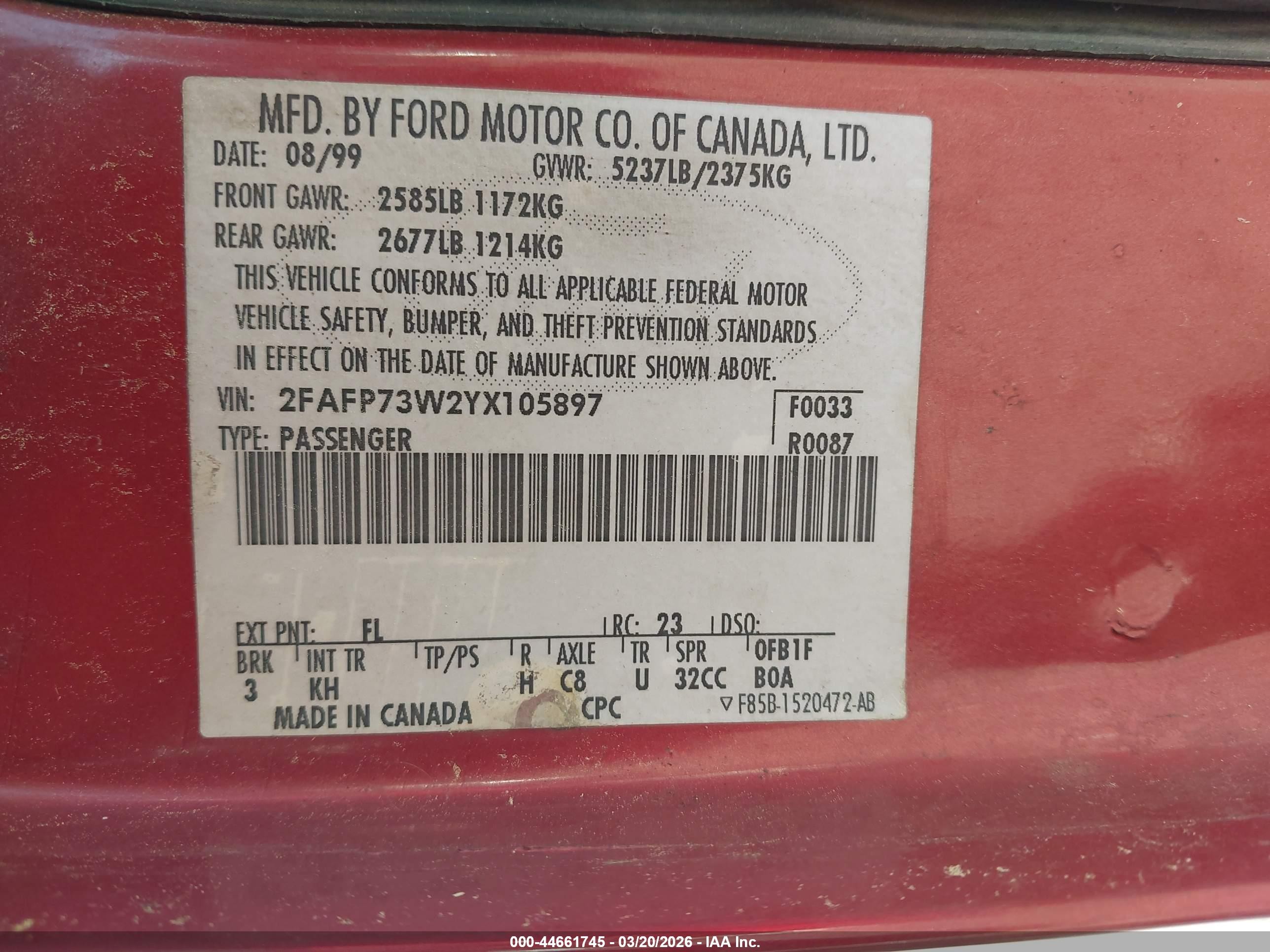 2000 Ford Crown Victoria Burgundy vin: 2FAFP73W2YX105897
