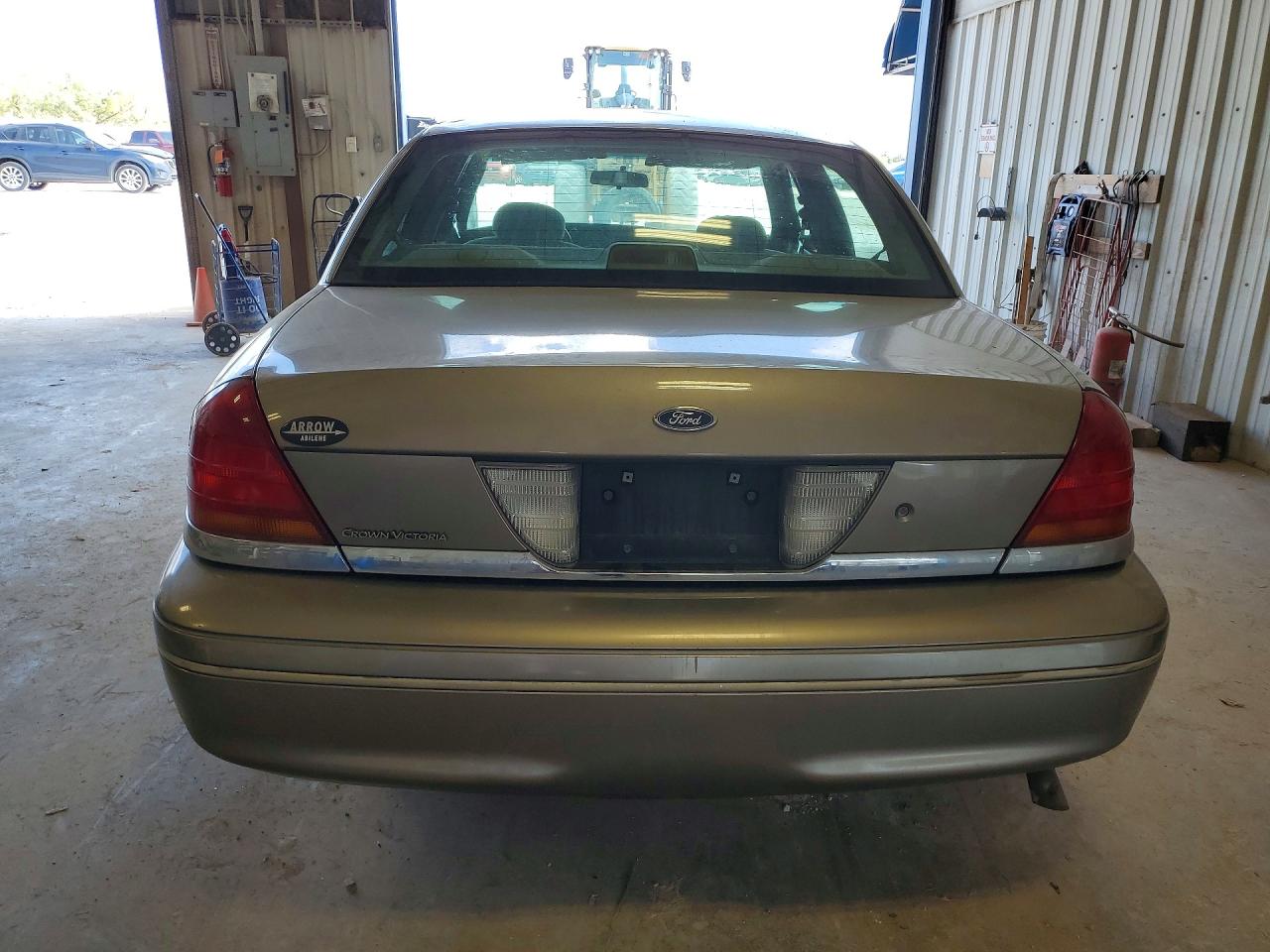 2001 Ford Crown Victoria Gray vin: 2FAFP73W41X195804