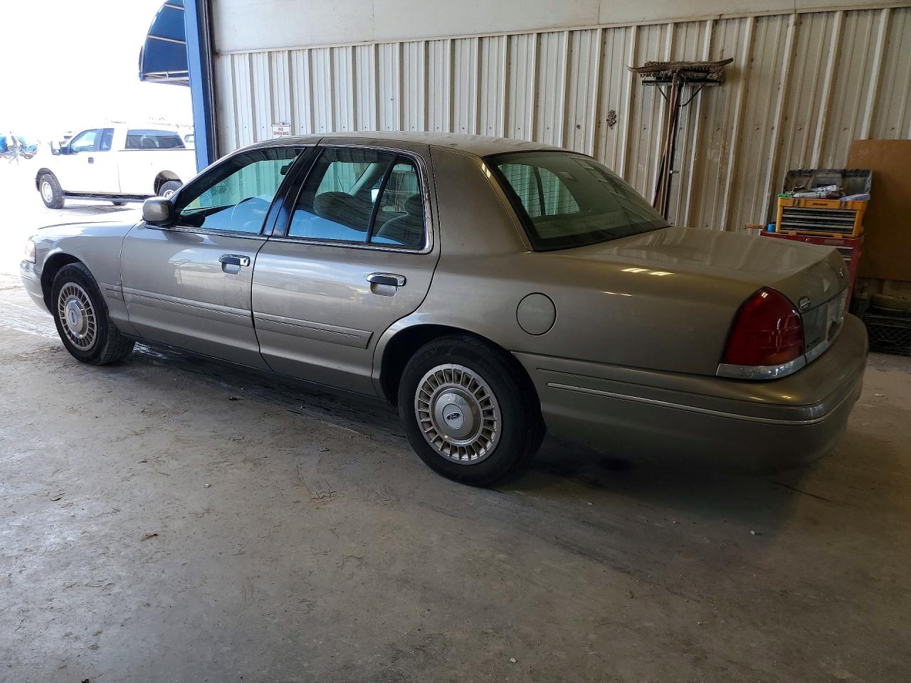 2001 Ford Crown Victoria Gray vin: 2FAFP73W41X195804