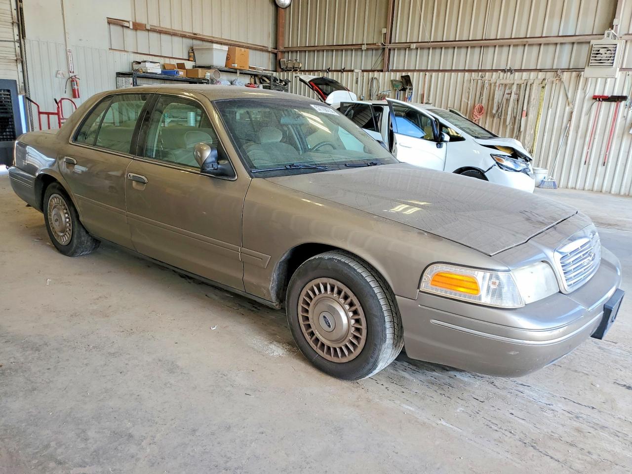 2001 Ford Crown Victoria Gray vin: 2FAFP73W41X195804