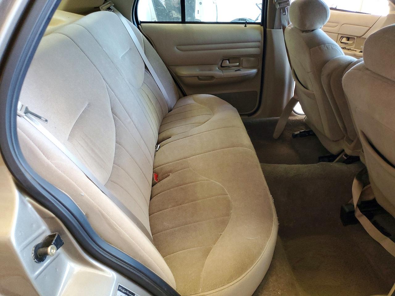 2001 Ford Crown Victoria Gray vin: 2FAFP73W41X195804