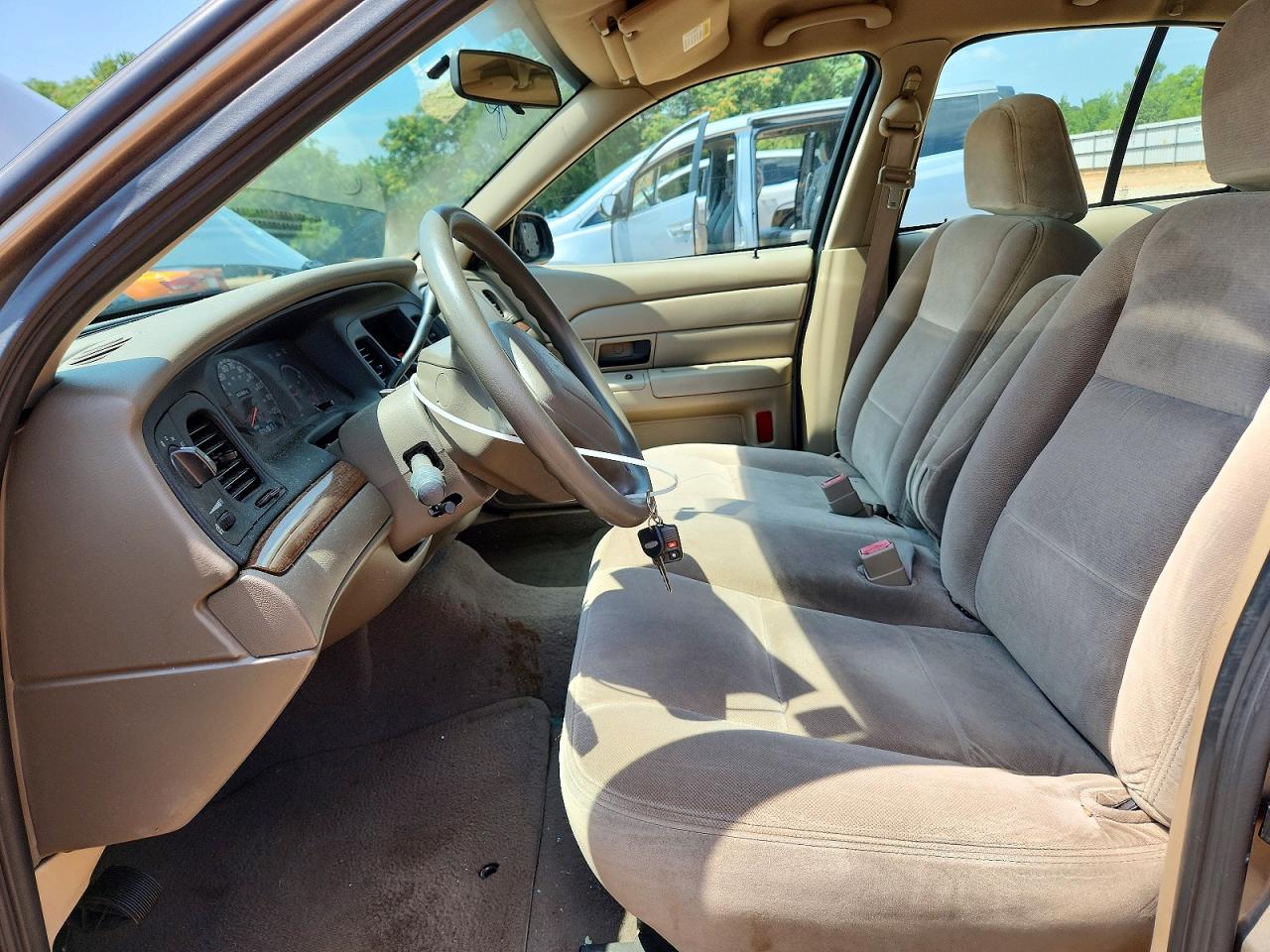 2003 Ford Crown Victoria Золотой vin: 2FAFP73W43X197121