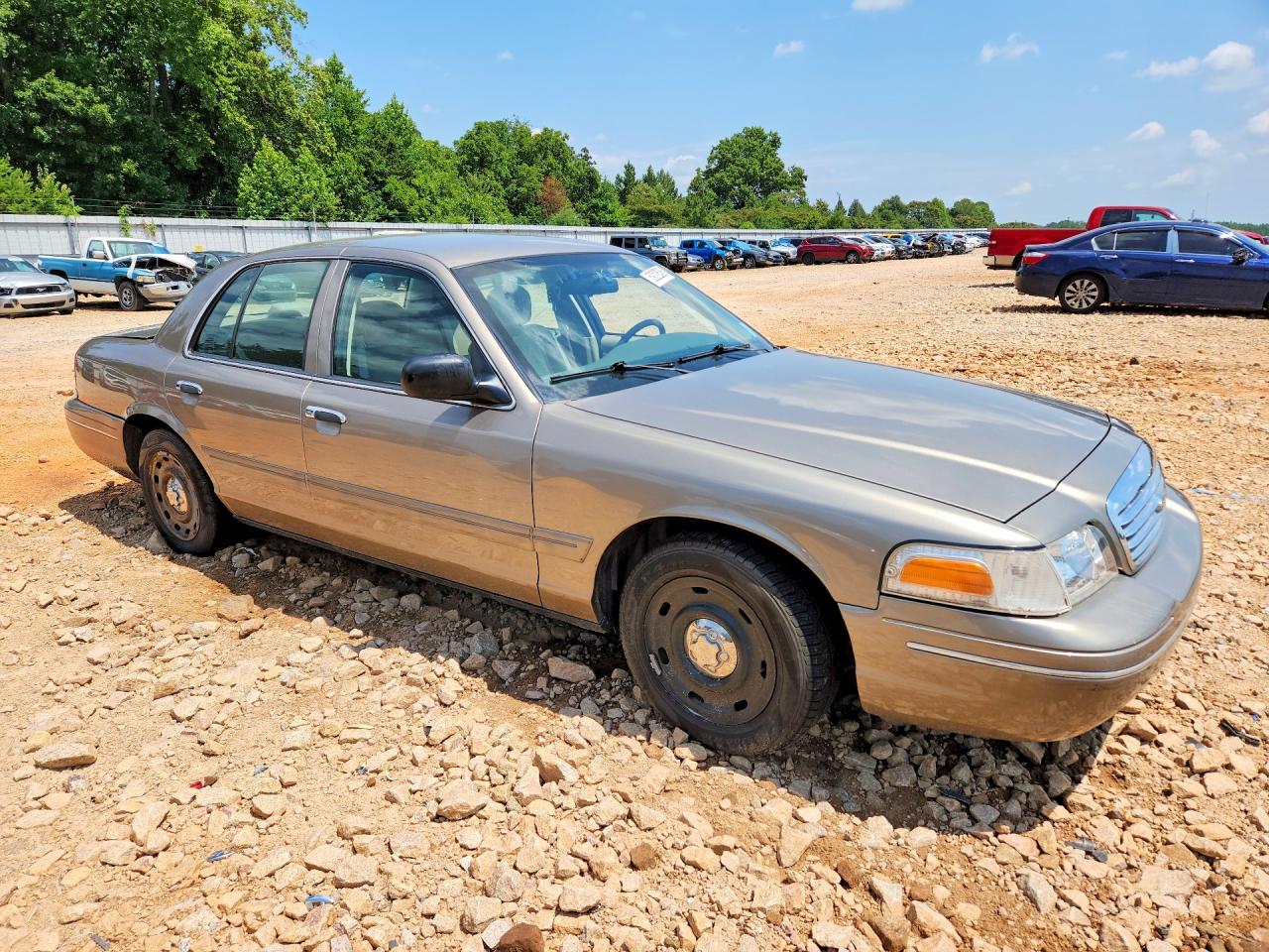 2003 Ford Crown Victoria Золотой vin: 2FAFP73W43X197121