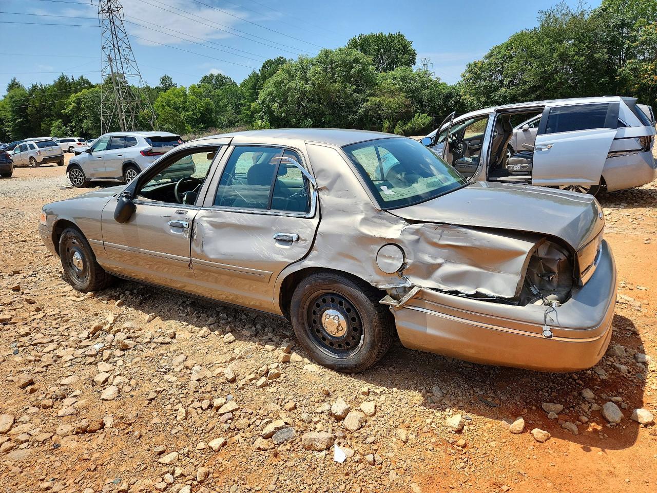 2003 Ford Crown Victoria Золотой vin: 2FAFP73W43X197121