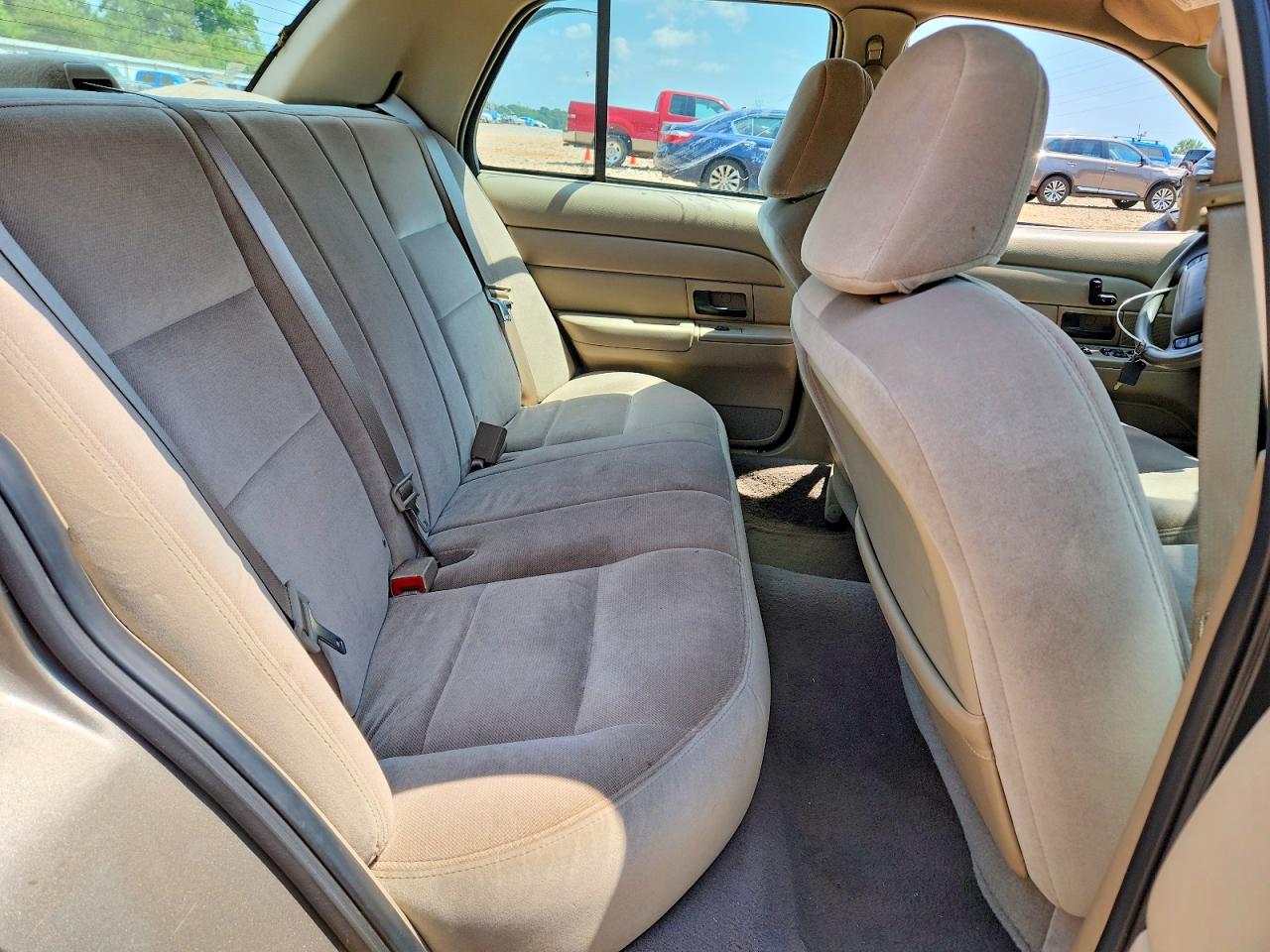 2003 Ford Crown Victoria Золотой vin: 2FAFP73W43X197121