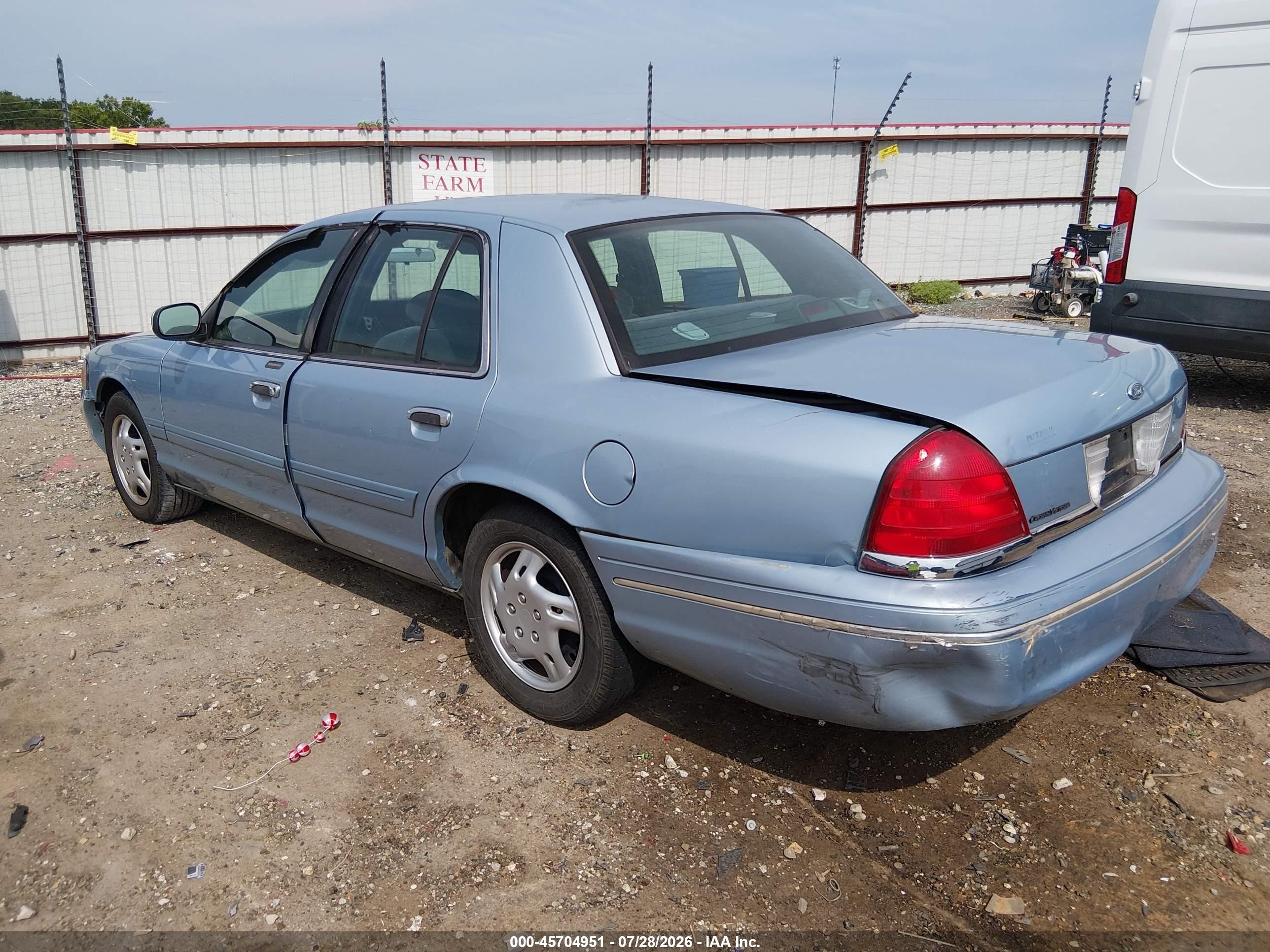 2000 Ford Crown Victoria   Blue vin: 2FAFP73W4YX177720