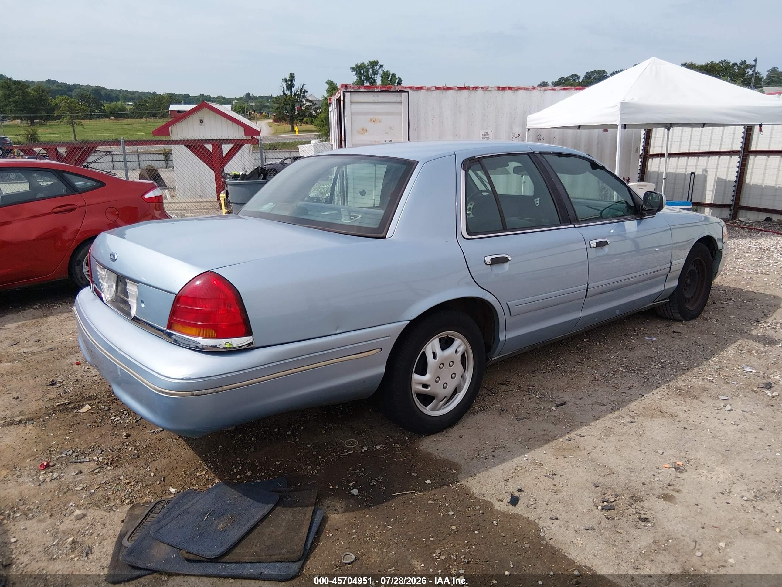 2000 Ford Crown Victoria   Blue vin: 2FAFP73W4YX177720