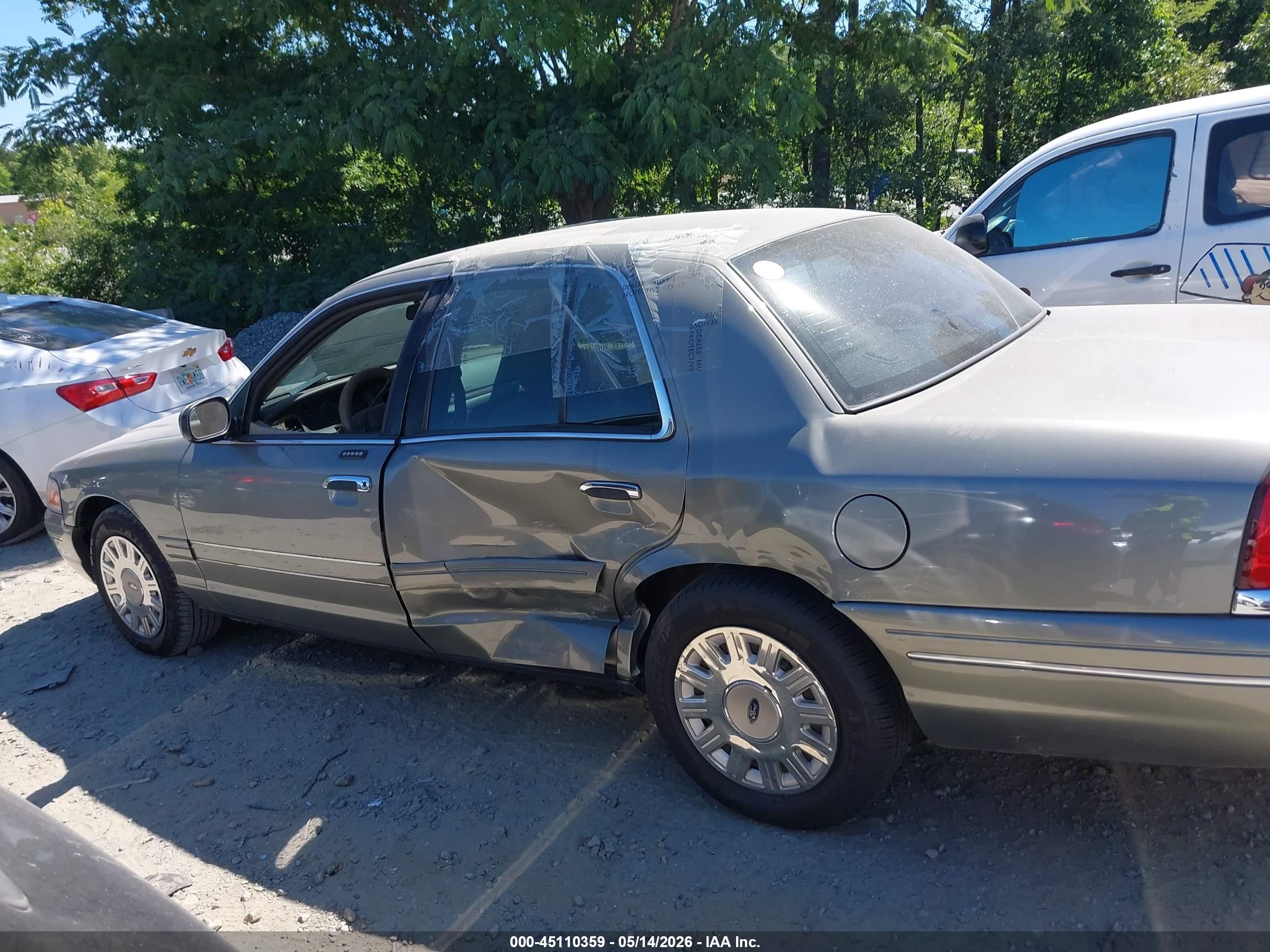 2003 Ford Crown Victoria Standard Серый vin: 2FAFP73W53X149160
