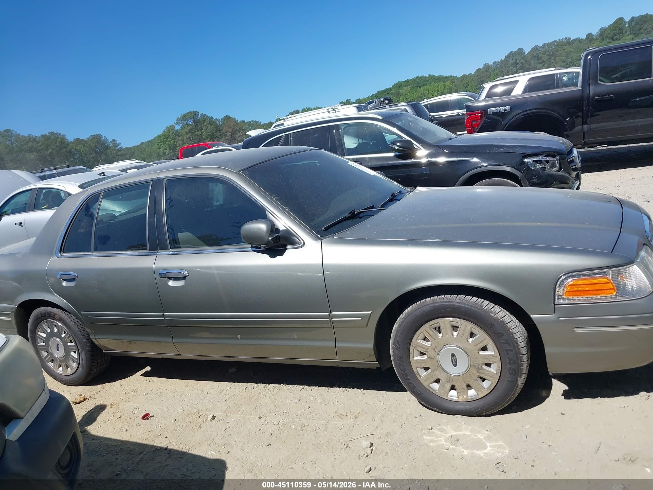 2003 Ford Crown Victoria Standard Серый vin: 2FAFP73W53X149160