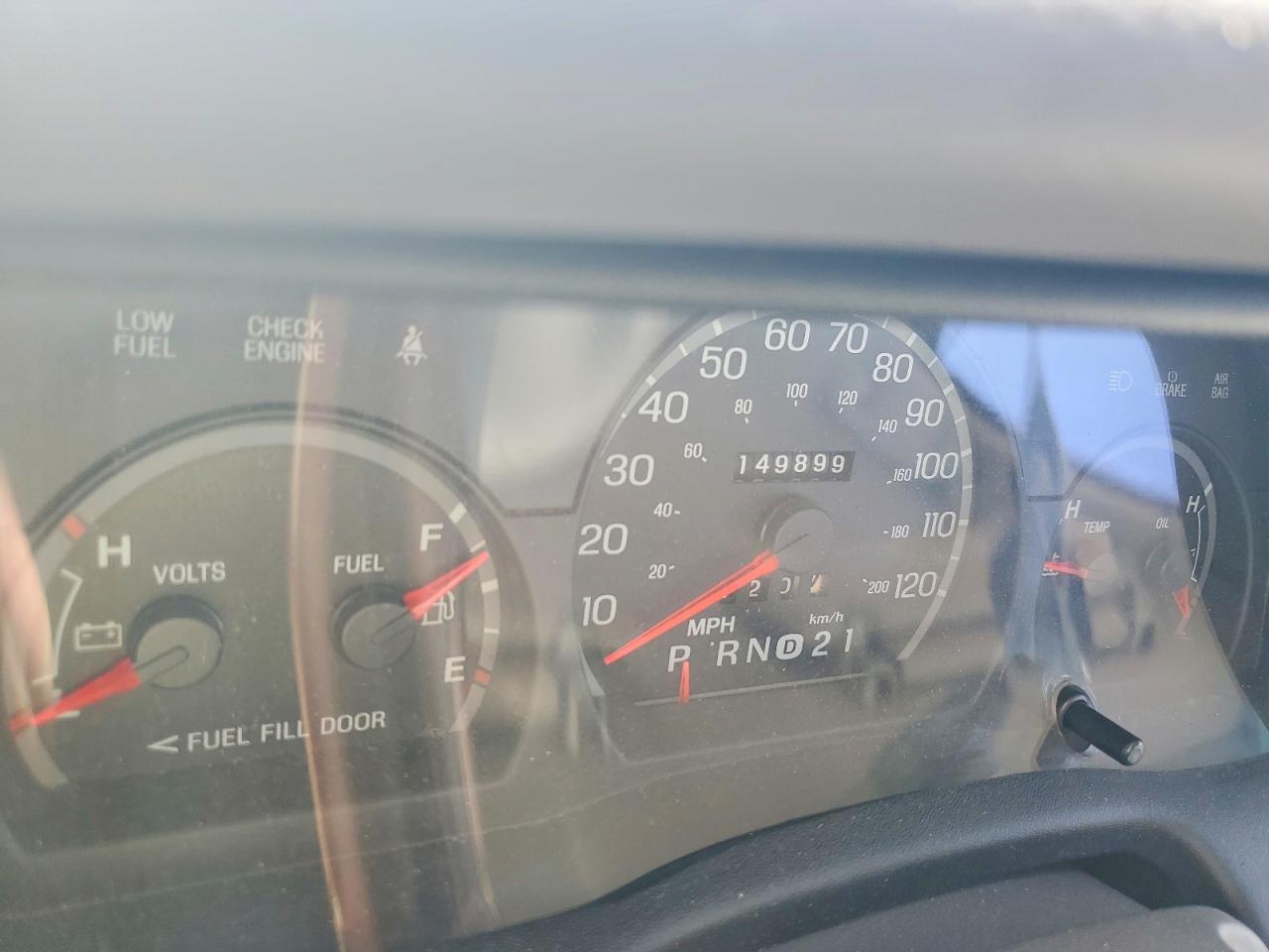 2001 Ford Crown Victoria Silver vin: 2FAFP73W61X117718