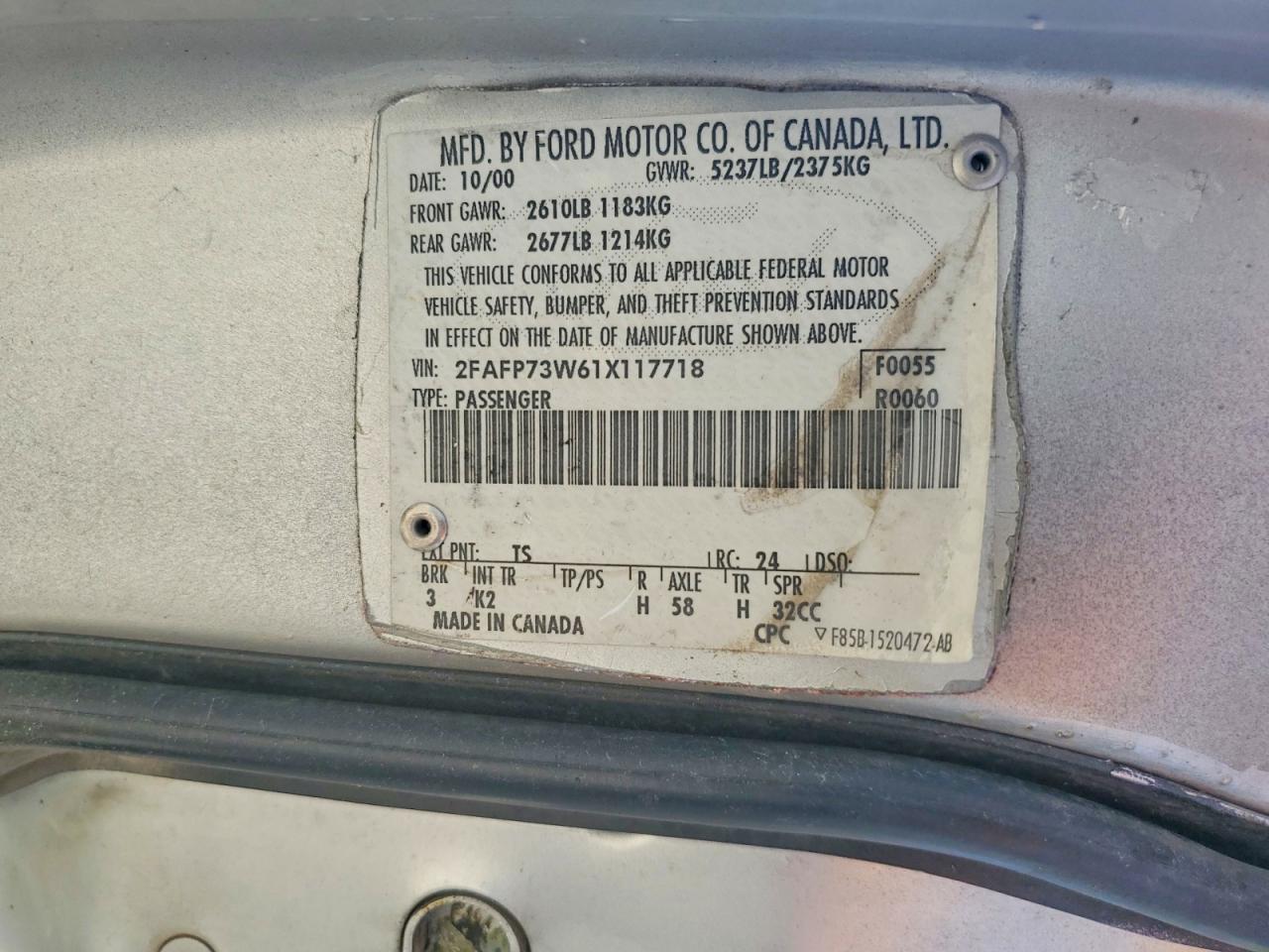 2001 Ford Crown Victoria Silver vin: 2FAFP73W61X117718