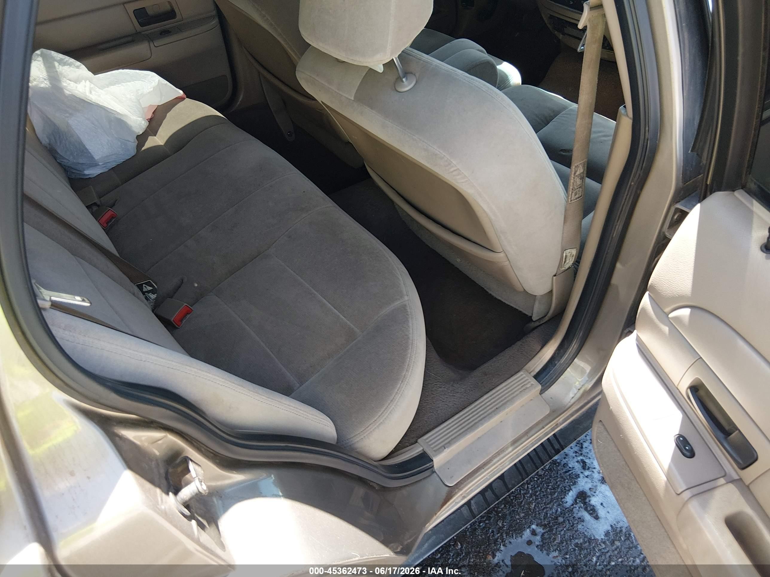 2003 Ford Crown Victoria Standard Желто-коричневый vin: 2FAFP73W63X108861