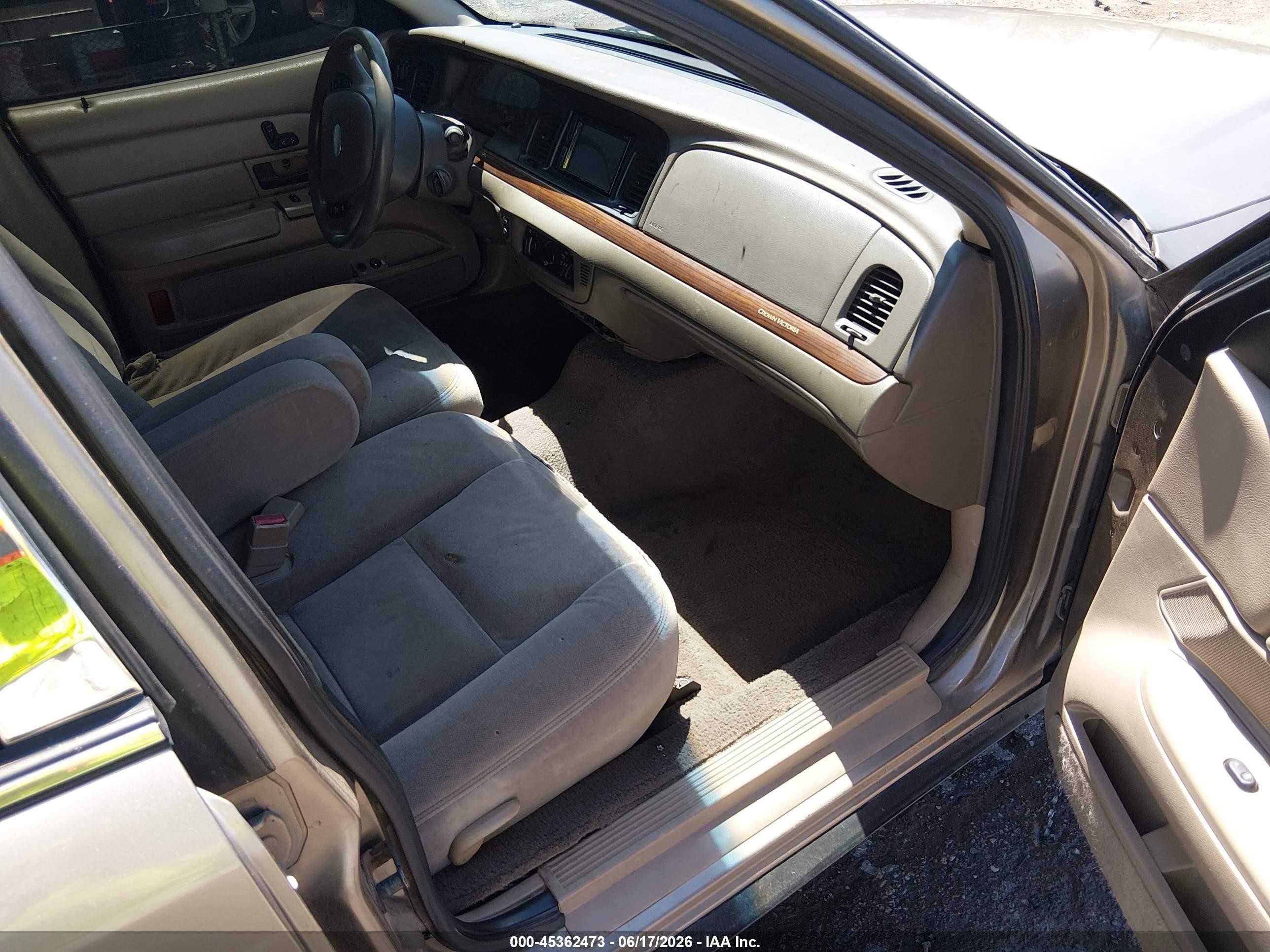2003 Ford Crown Victoria Standard Желто-коричневый vin: 2FAFP73W63X108861