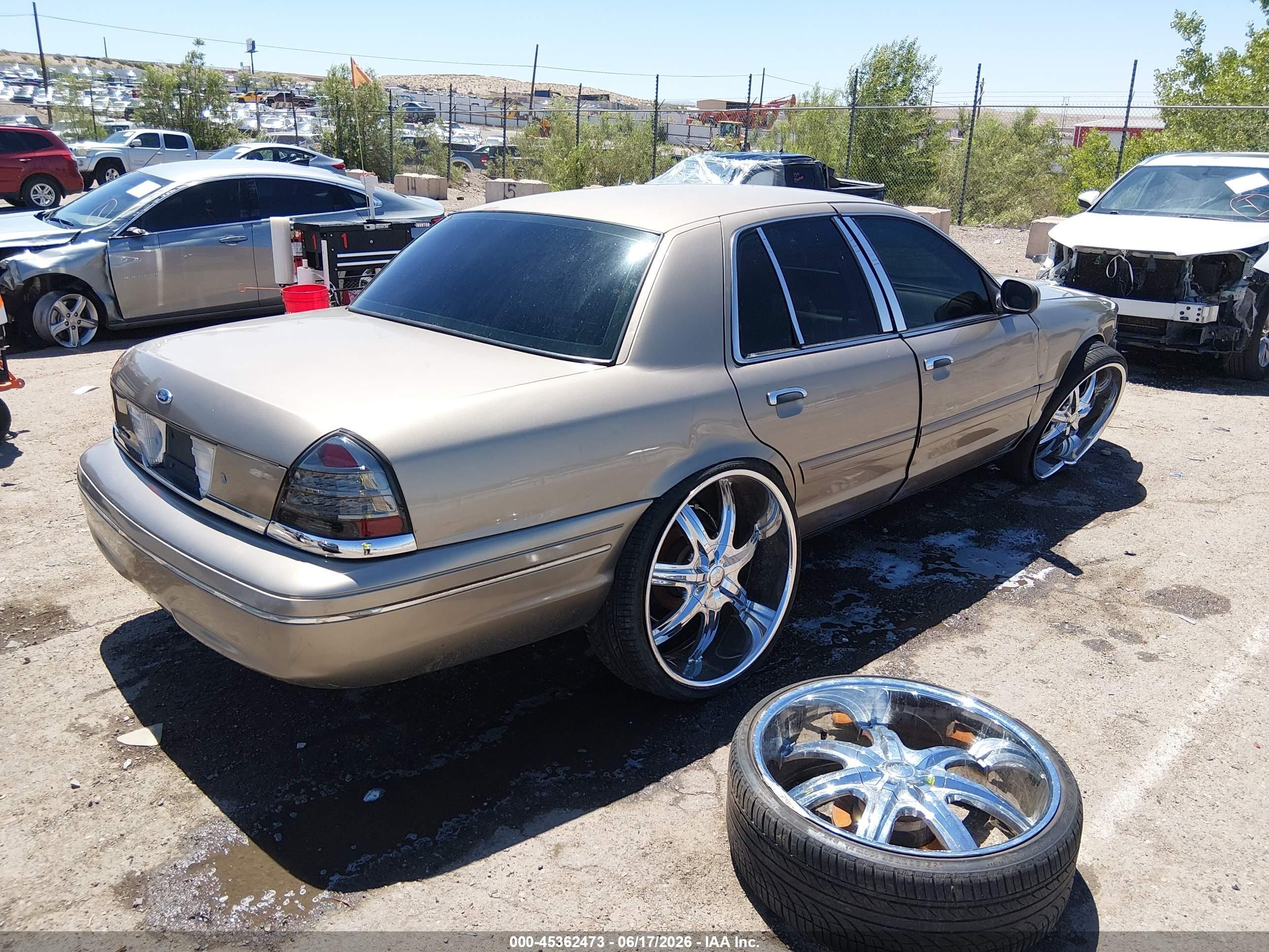 2003 Ford Crown Victoria Standard Желто-коричневый vin: 2FAFP73W63X108861
