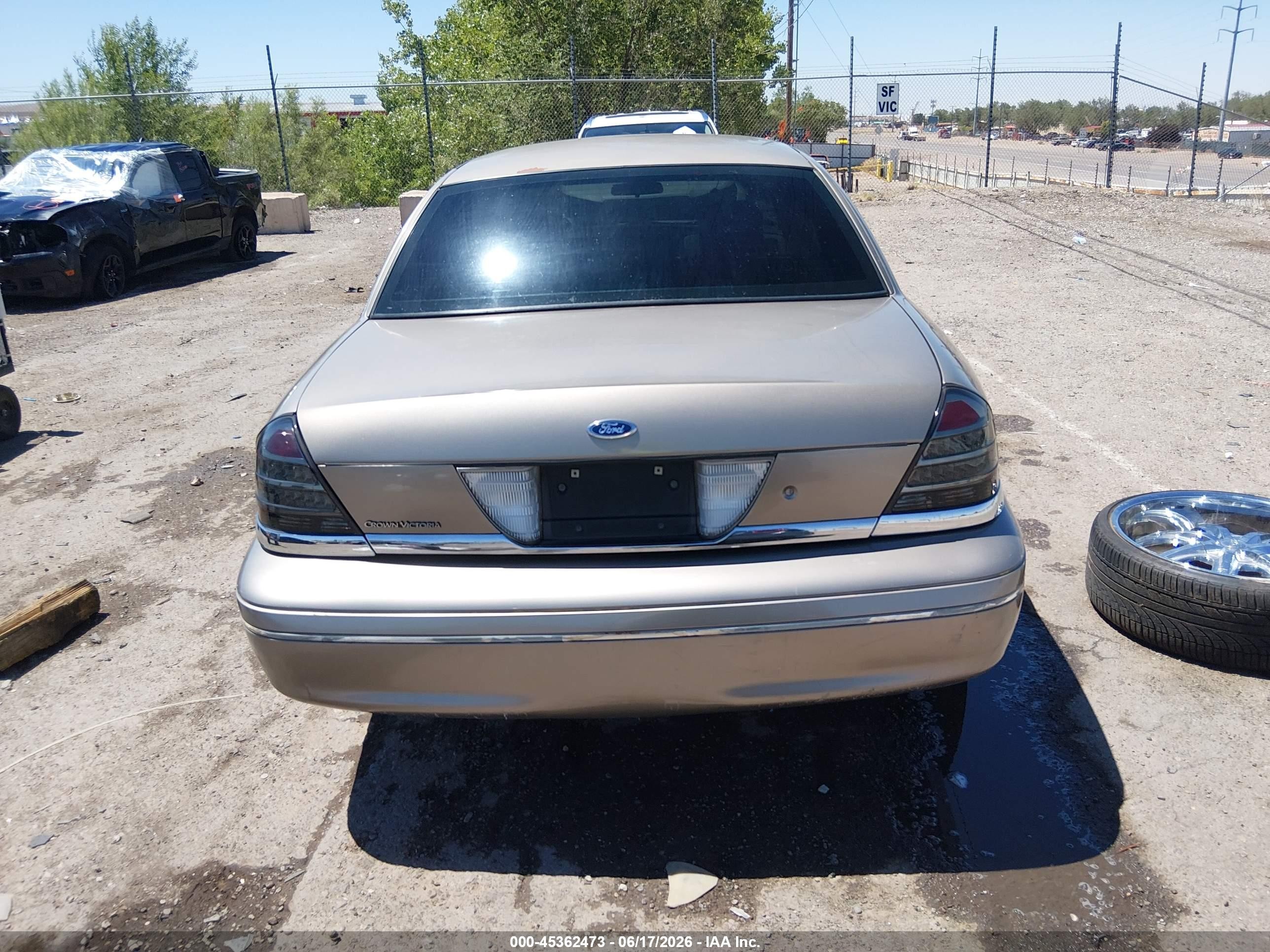 2003 Ford Crown Victoria Standard Желто-коричневый vin: 2FAFP73W63X108861
