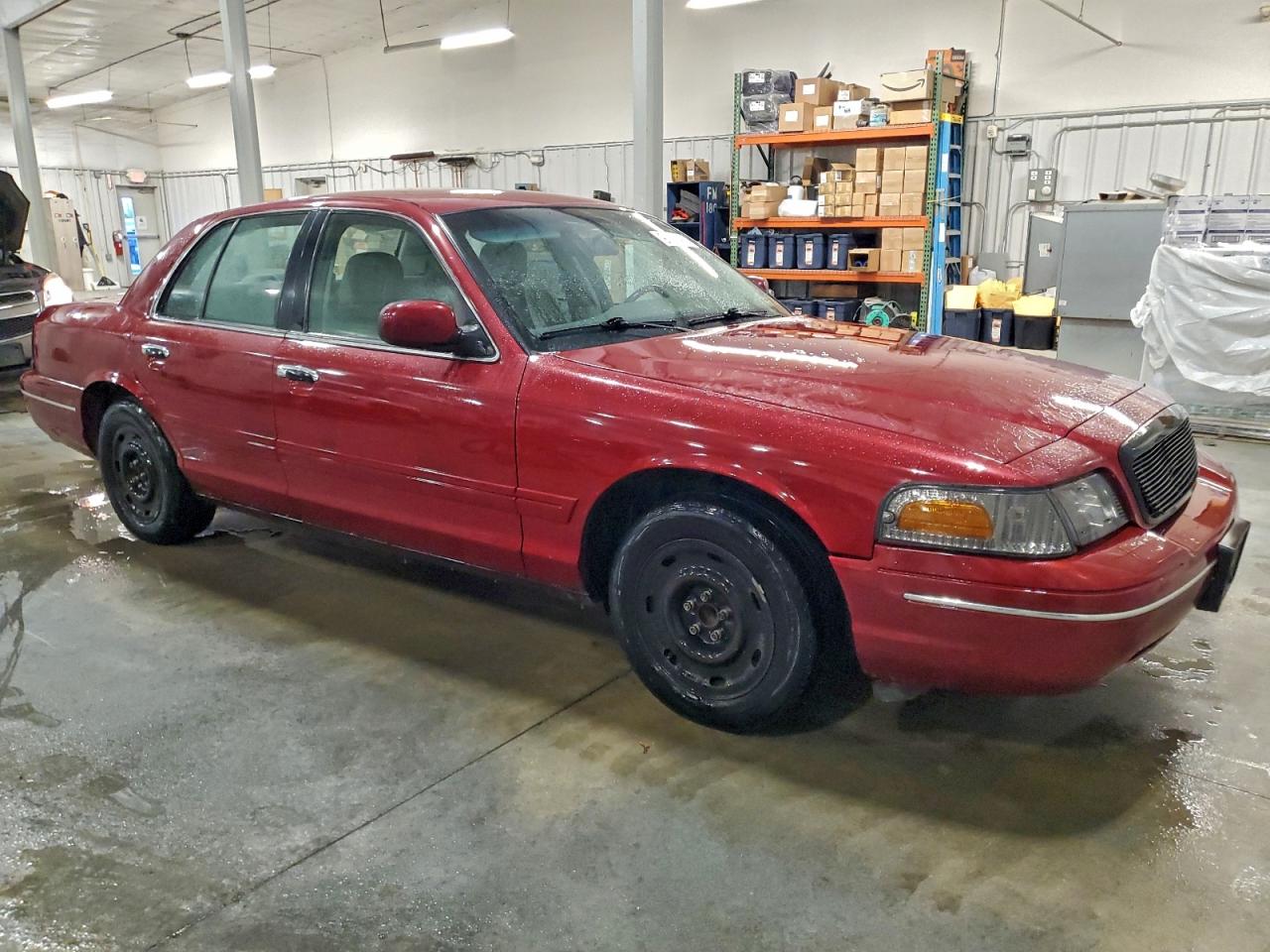 2003 Ford Crown Victoria Maroon vin: 2FAFP73W63X124476