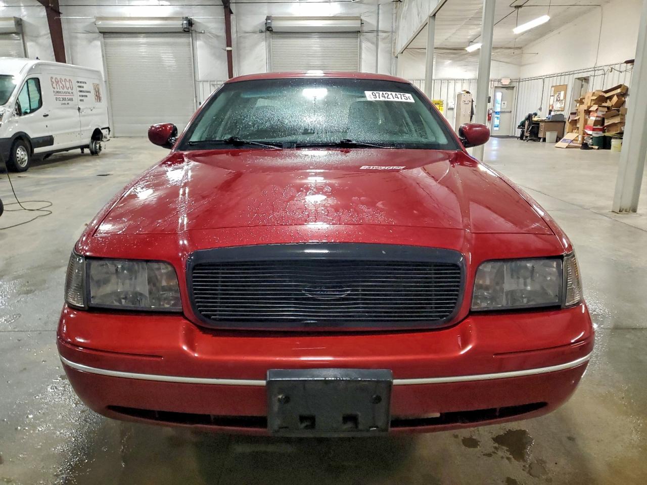 2003 Ford Crown Victoria Maroon vin: 2FAFP73W63X124476