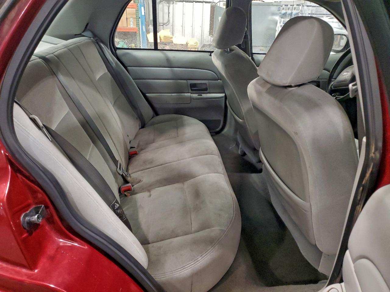 2003 Ford Crown Victoria Maroon vin: 2FAFP73W63X124476