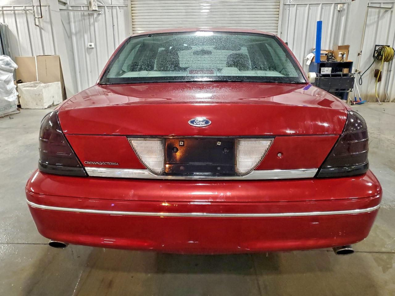2003 Ford Crown Victoria Maroon vin: 2FAFP73W63X124476