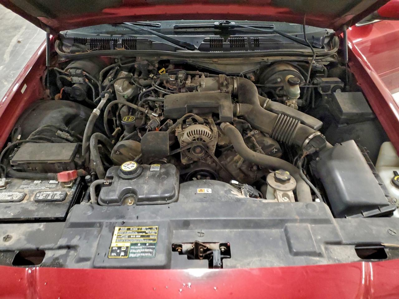 2003 Ford Crown Victoria Maroon vin: 2FAFP73W63X124476