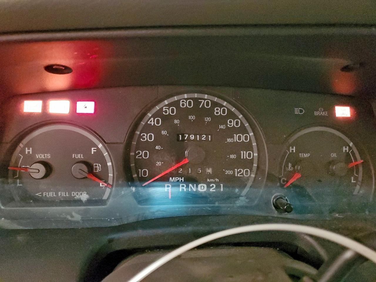 2003 Ford Crown Victoria Maroon vin: 2FAFP73W63X124476