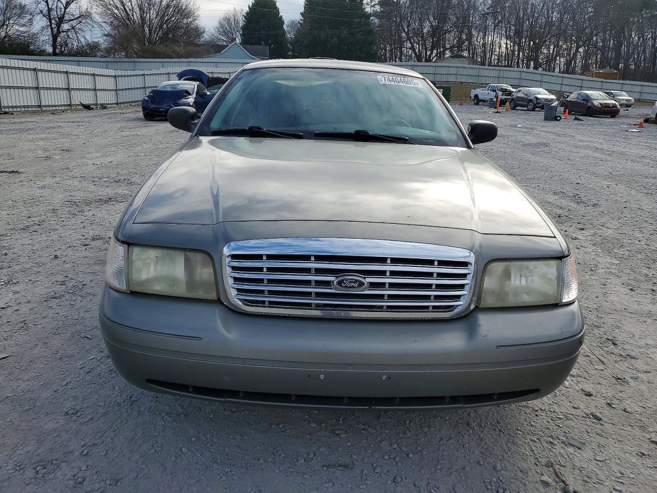 2004 Ford Crown Victoria Gray vin: 2FAFP73W74X153096