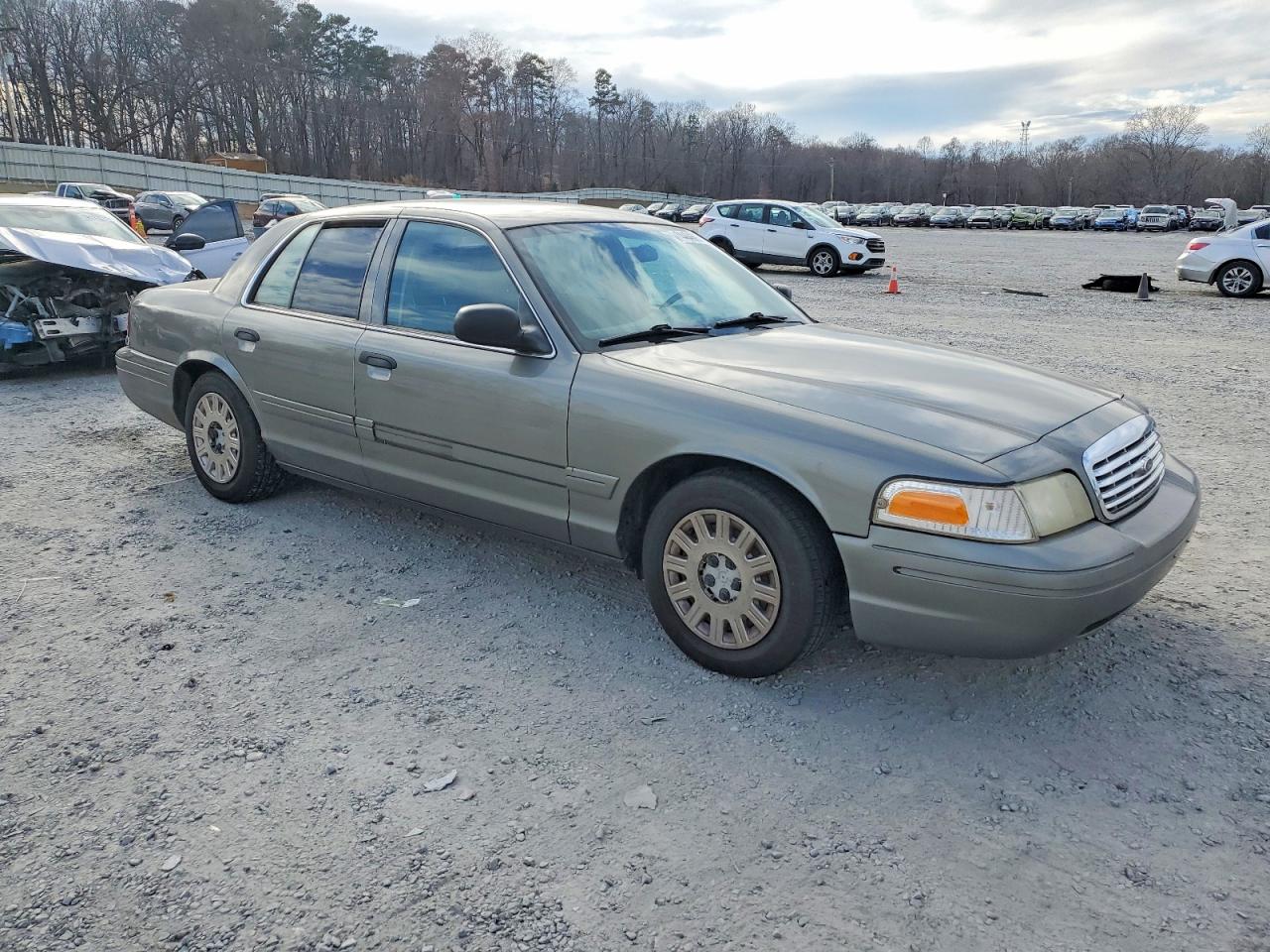 2004 Ford Crown Victoria Gray vin: 2FAFP73W74X153096