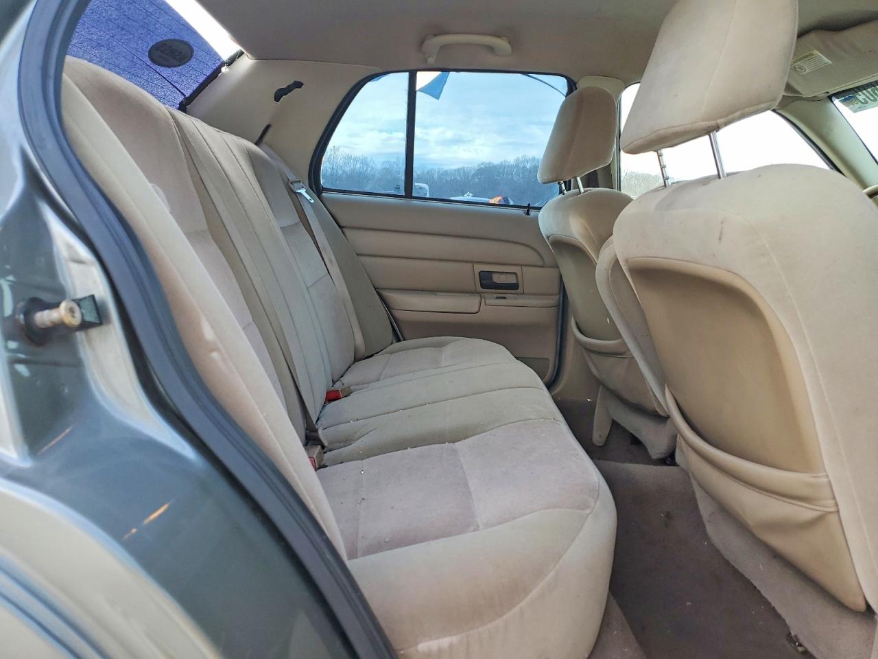 2004 Ford Crown Victoria Gray vin: 2FAFP73W74X153096