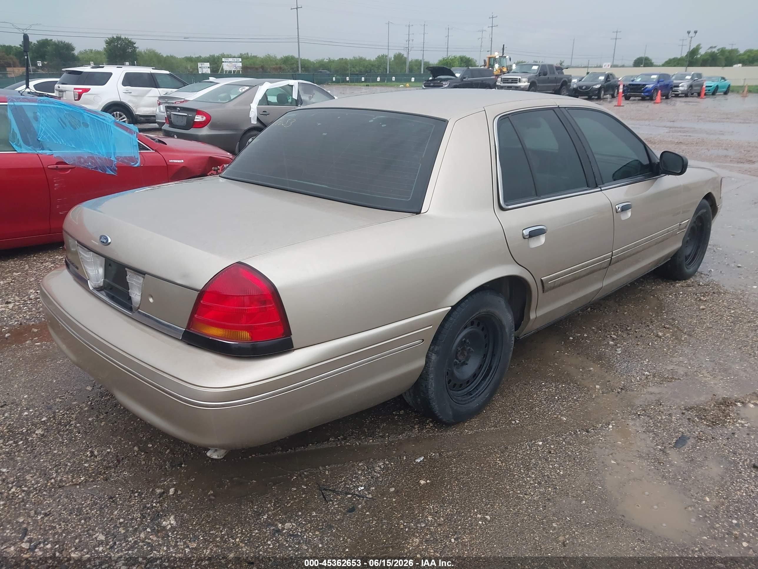 2000 Ford Crown Victoria   Tan vin: 2FAFP73W7YX125627