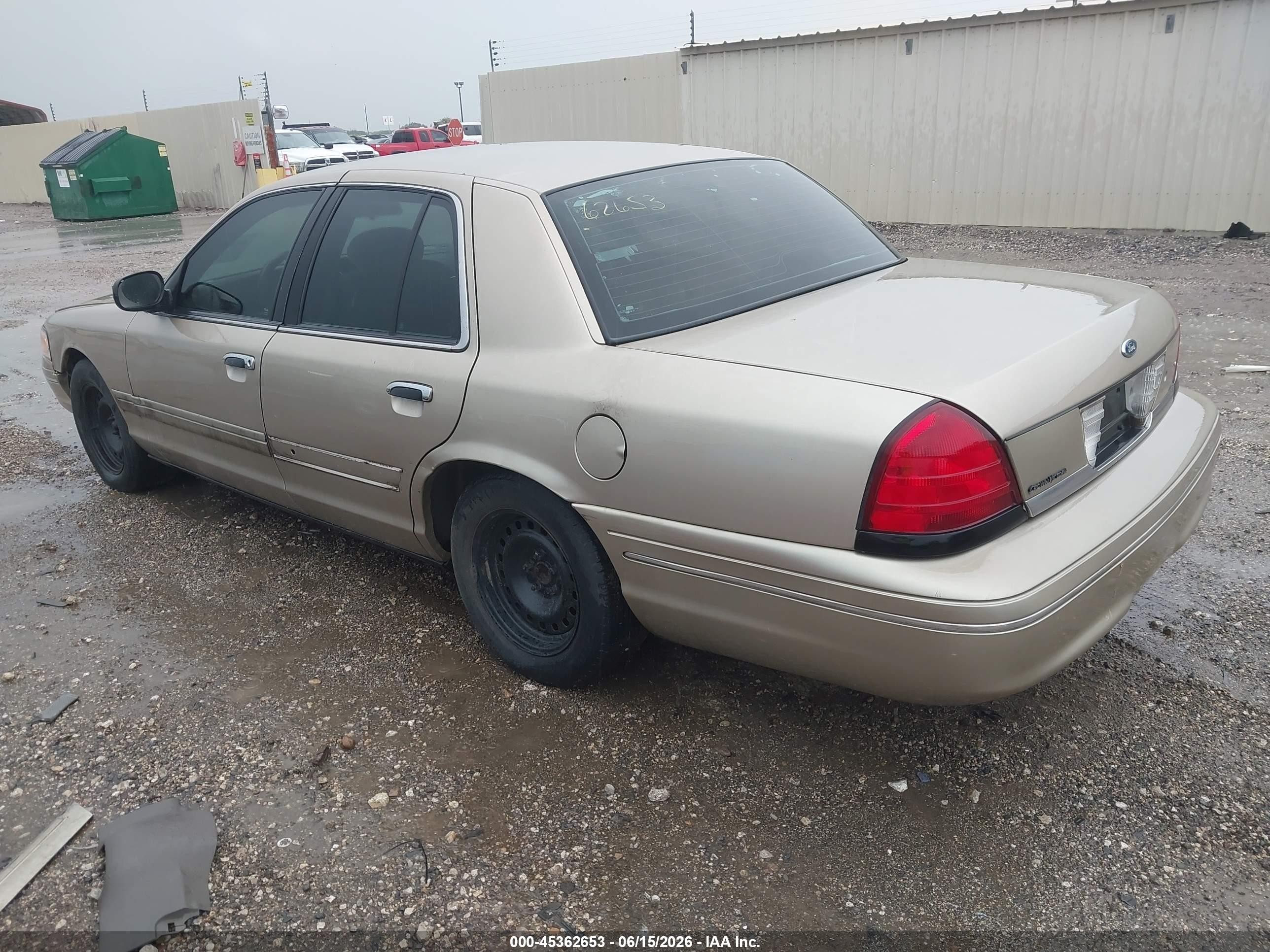 2000 Ford Crown Victoria   Tan vin: 2FAFP73W7YX125627