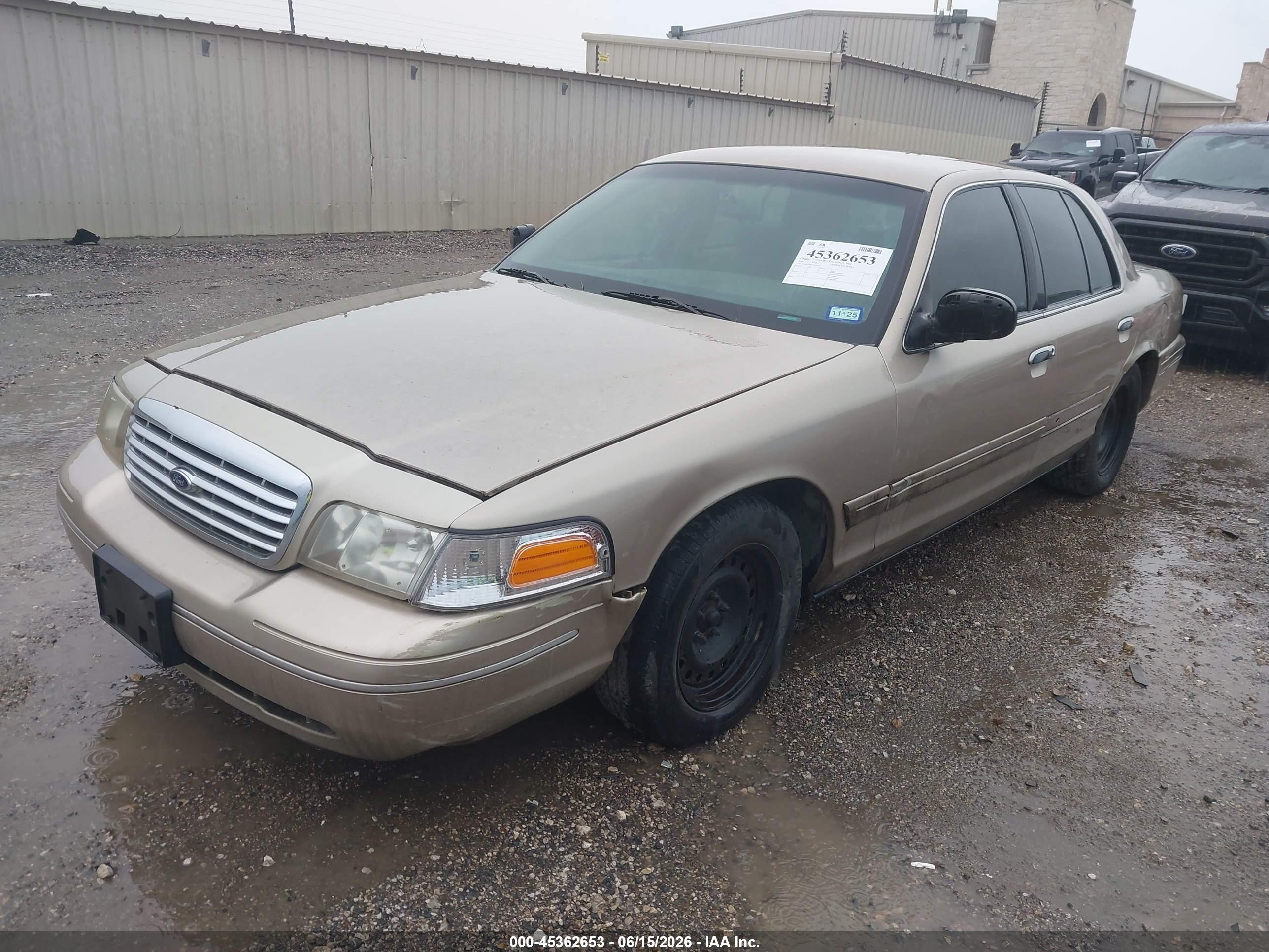 2000 Ford Crown Victoria   Tan vin: 2FAFP73W7YX125627