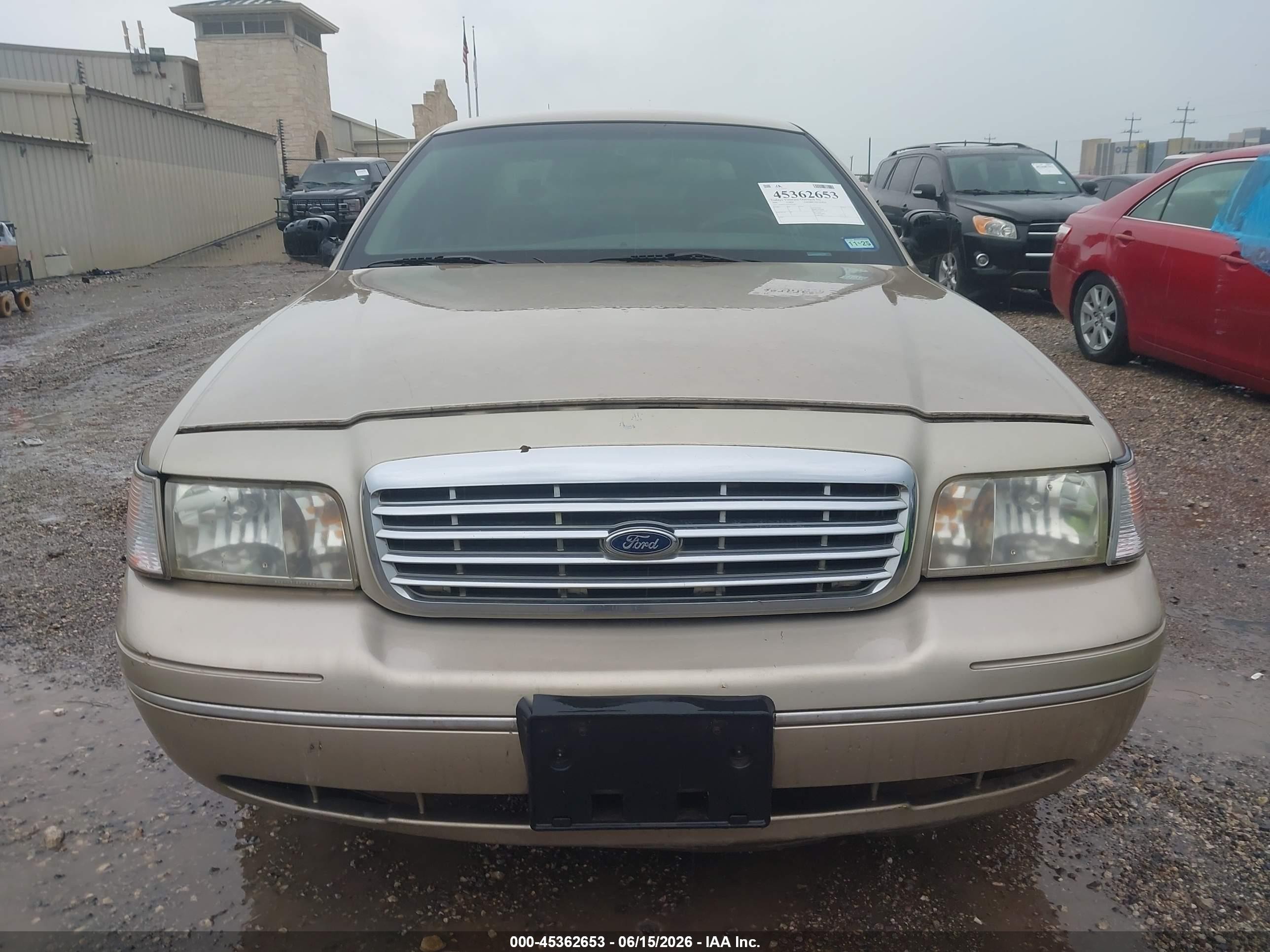 2000 Ford Crown Victoria   Tan vin: 2FAFP73W7YX125627