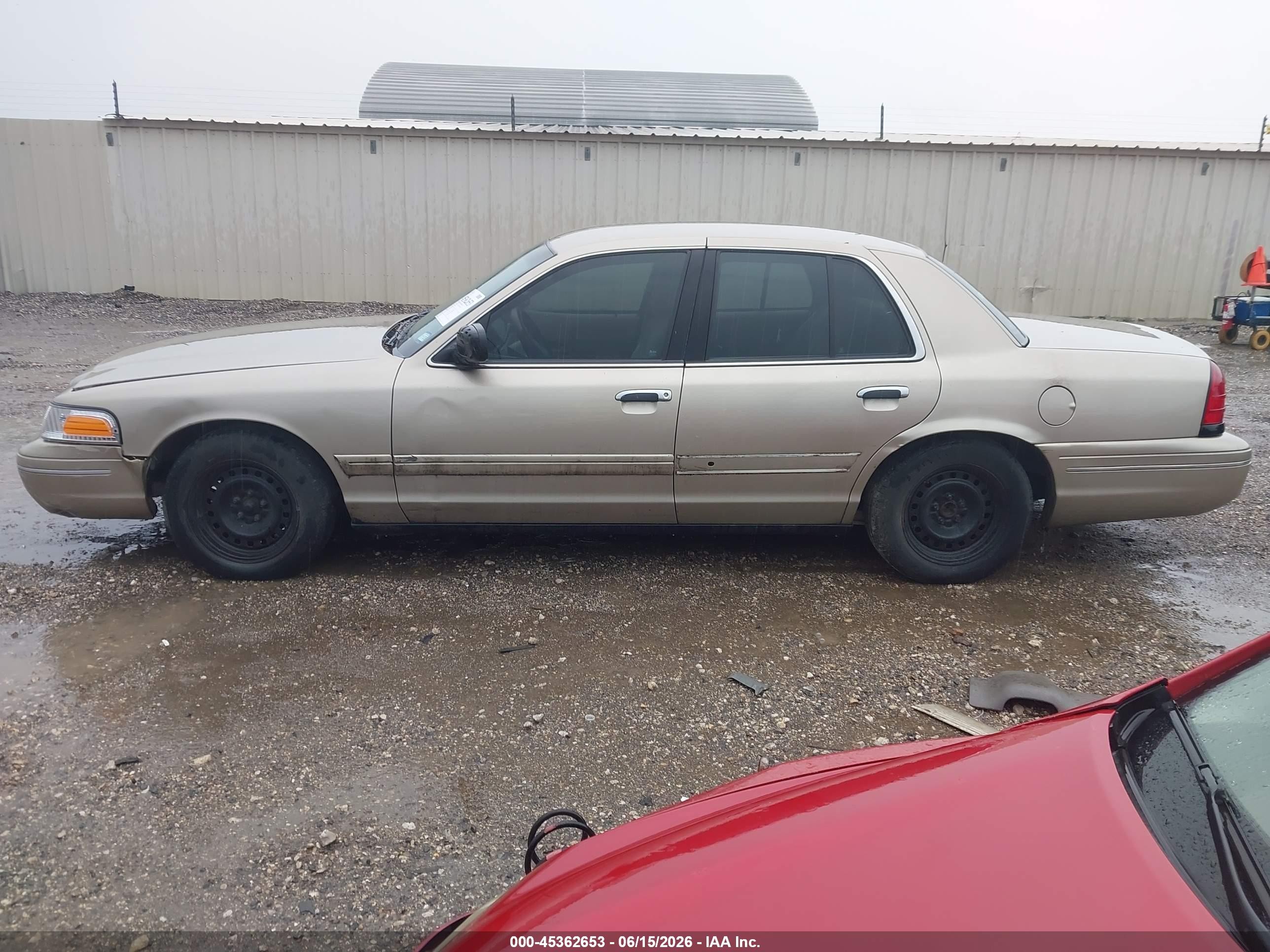 2000 Ford Crown Victoria   Tan vin: 2FAFP73W7YX125627