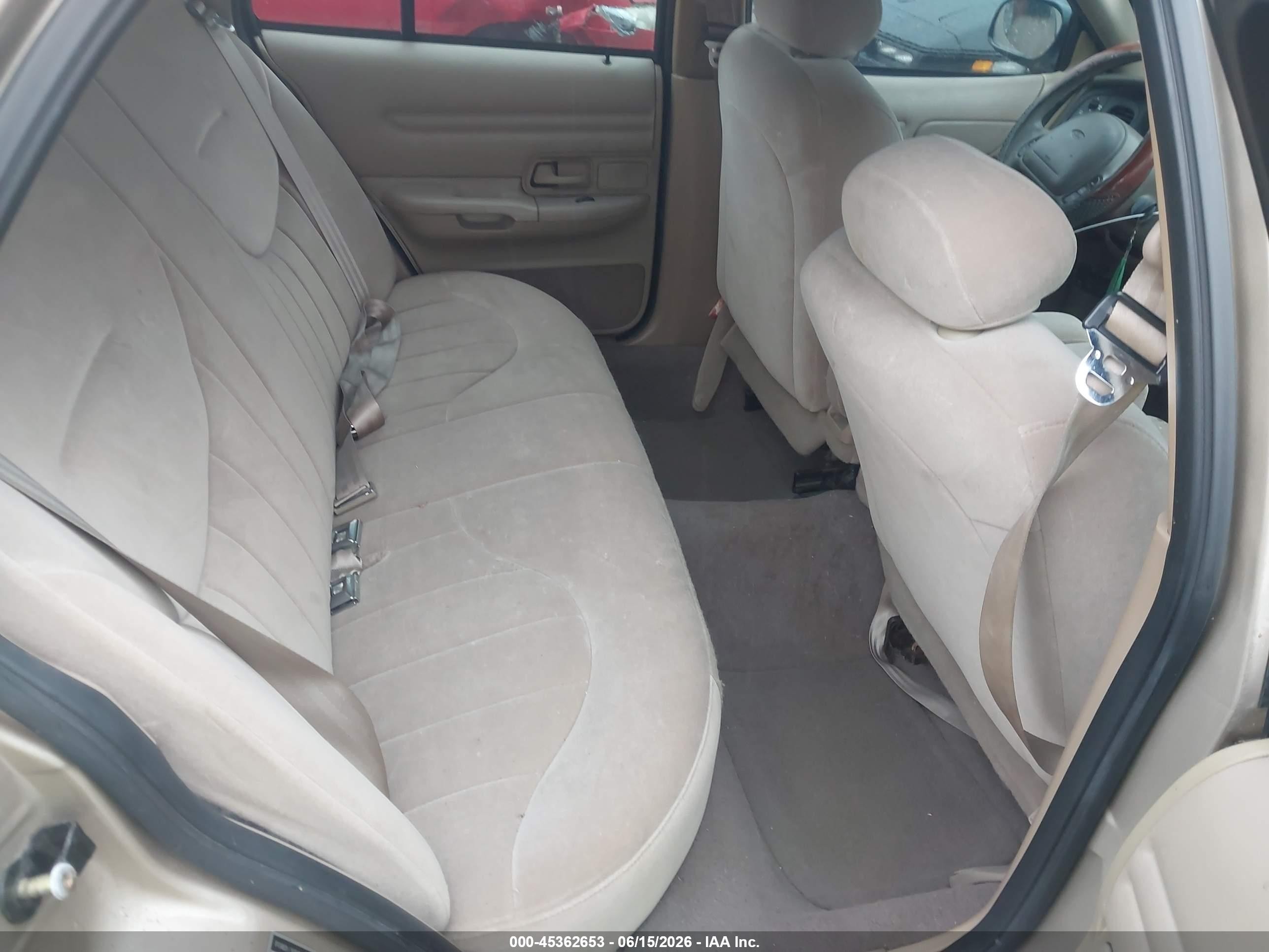 2000 Ford Crown Victoria   Tan vin: 2FAFP73W7YX125627