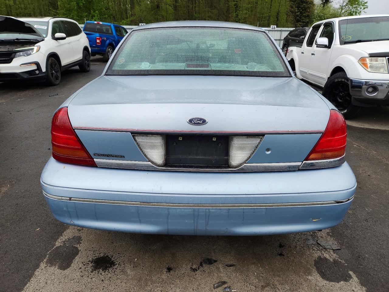 2000 Ford Crown Victoria Blue vin: 2FAFP73W7YX135963