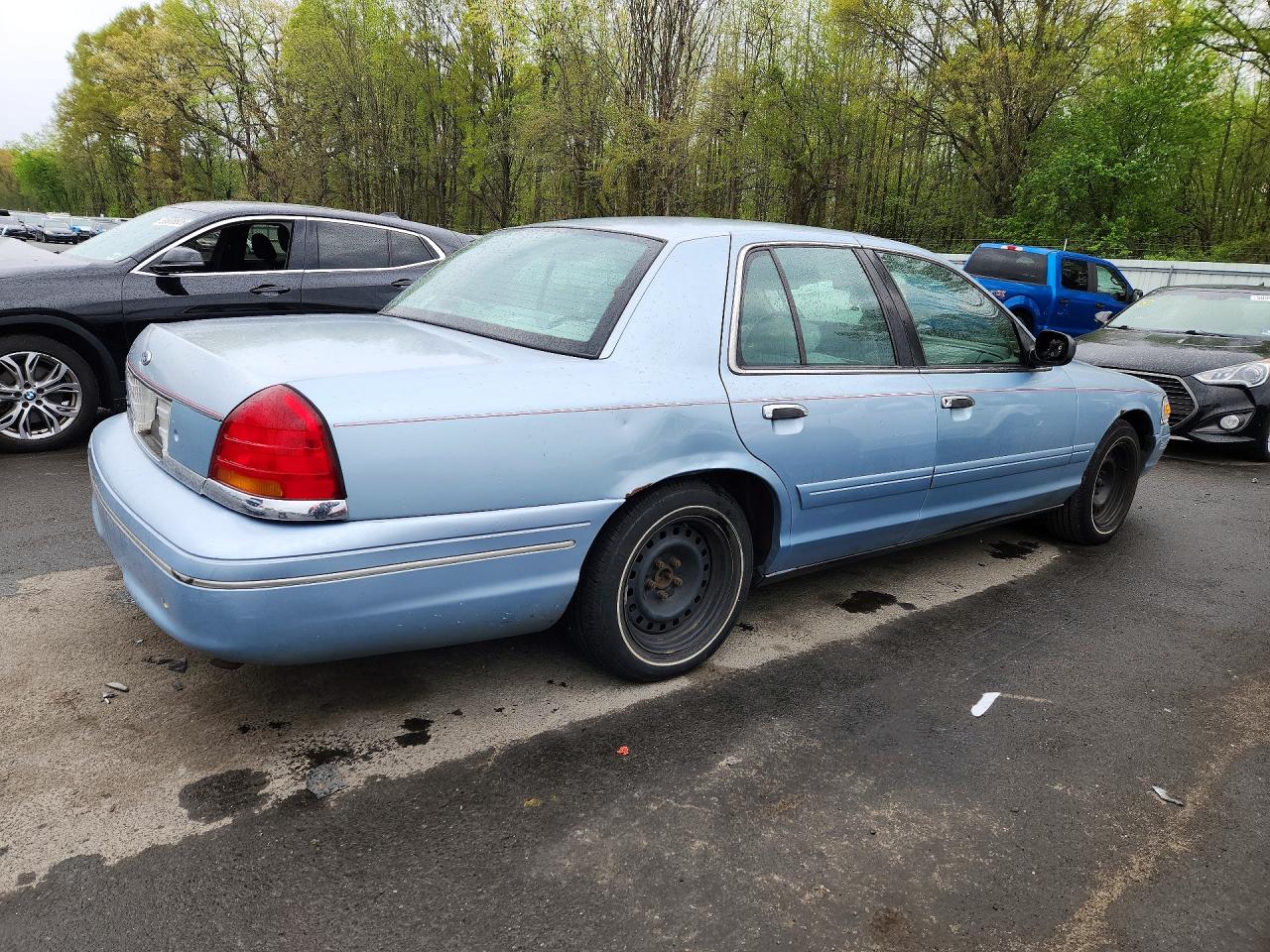 2000 Ford Crown Victoria Blue vin: 2FAFP73W7YX135963