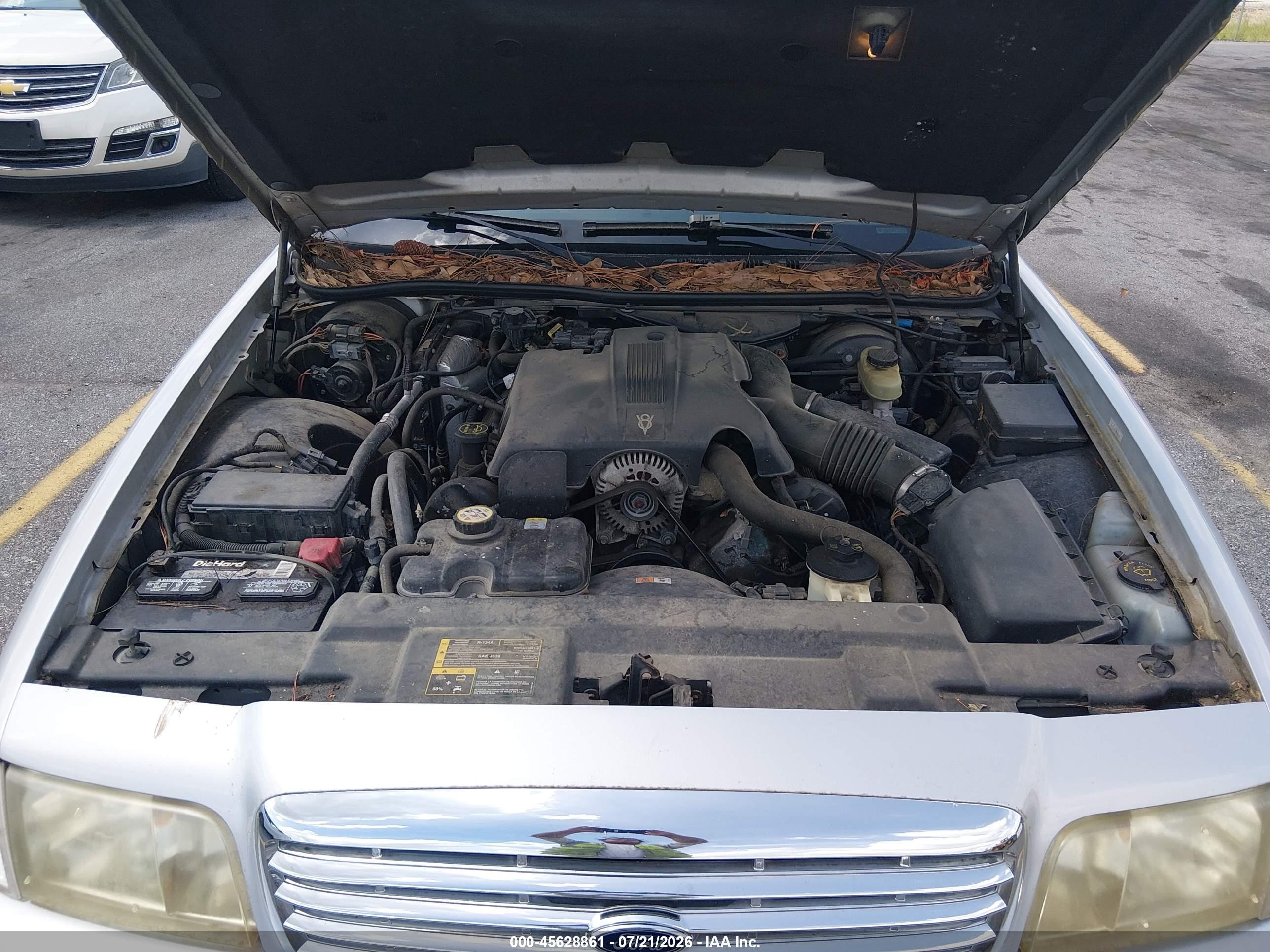 2003 Ford Crown Victoria Standard Silver vin: 2FAFP73W83X110157