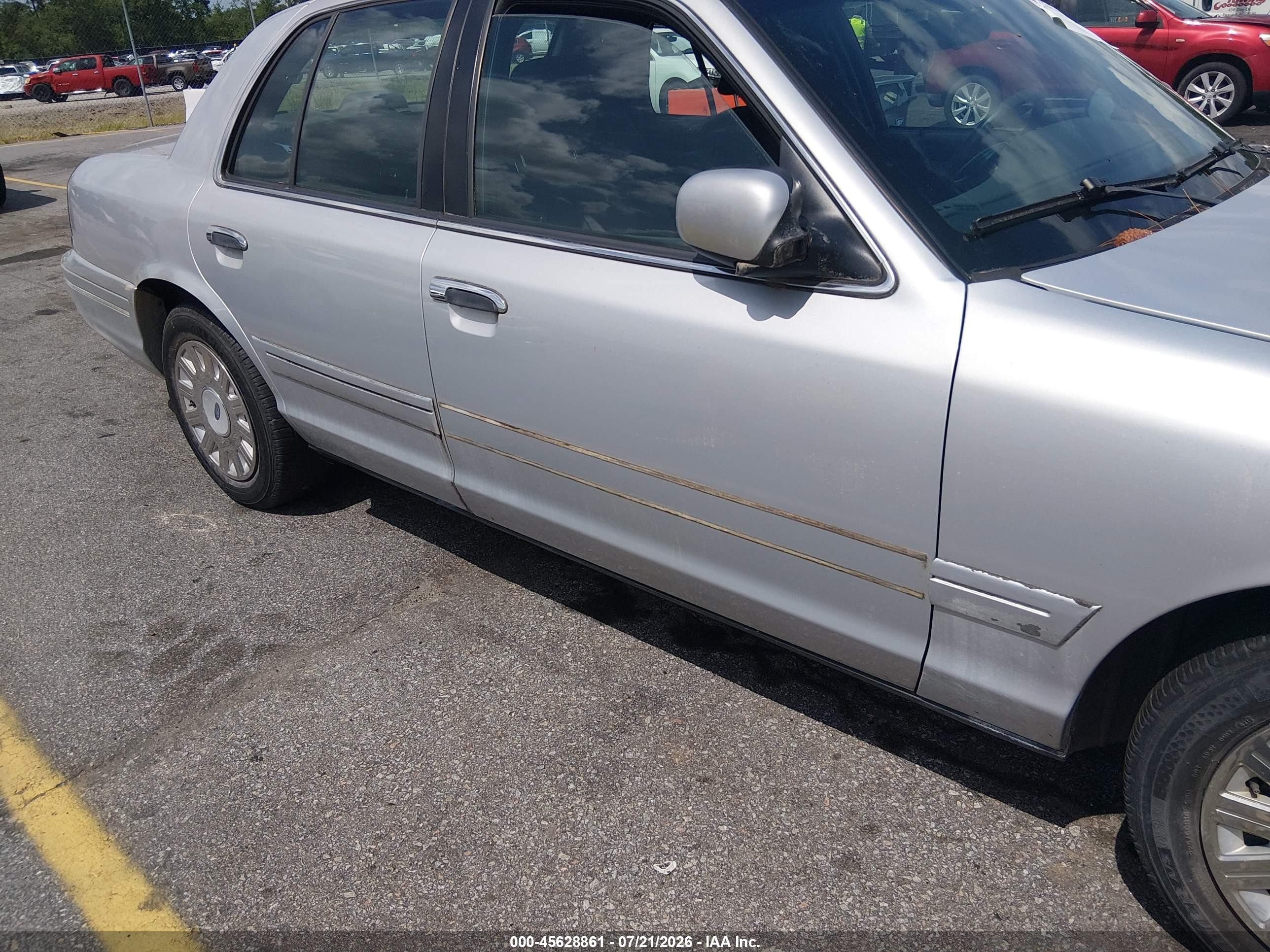 2003 Ford Crown Victoria Standard Silver vin: 2FAFP73W83X110157