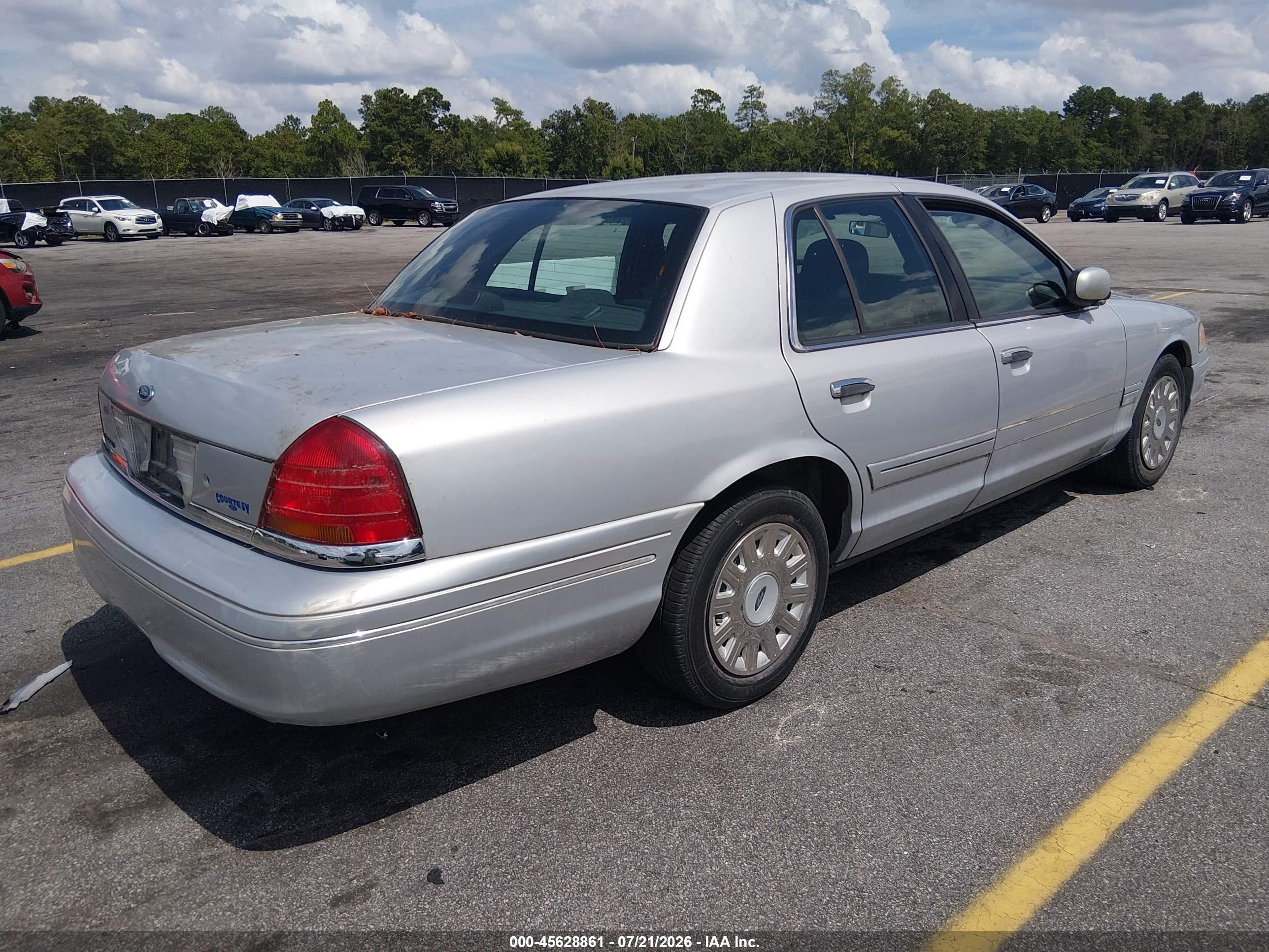 2003 Ford Crown Victoria Standard Silver vin: 2FAFP73W83X110157